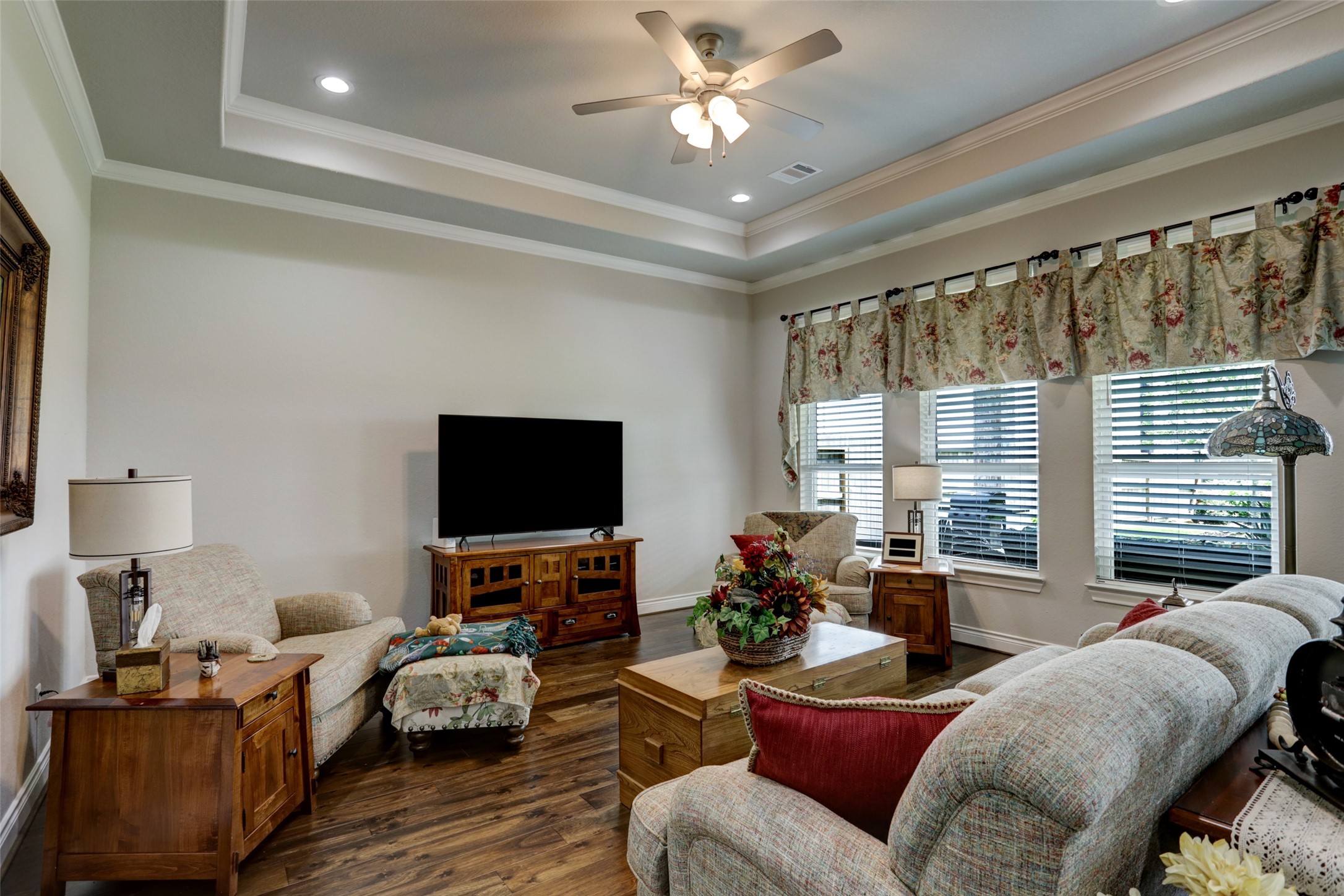Living Room - If you have additional questions regarding 409 Hunters Crossing Drive  in Sealy or would like to tour the property with us call 800-660-1022 and reference MLS# 67427616.