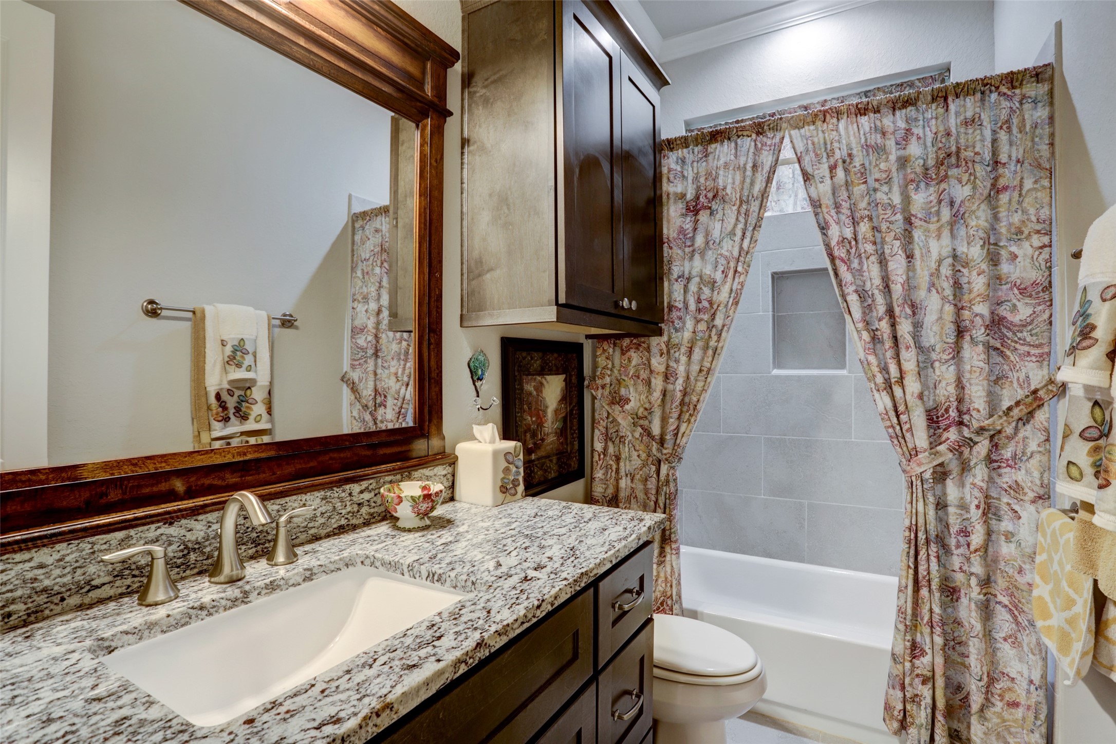 Secondary Bathroom - If you have additional questions regarding 409 Hunters Crossing Drive  in Sealy or would like to tour the property with us call 800-660-1022 and reference MLS# 67427616.