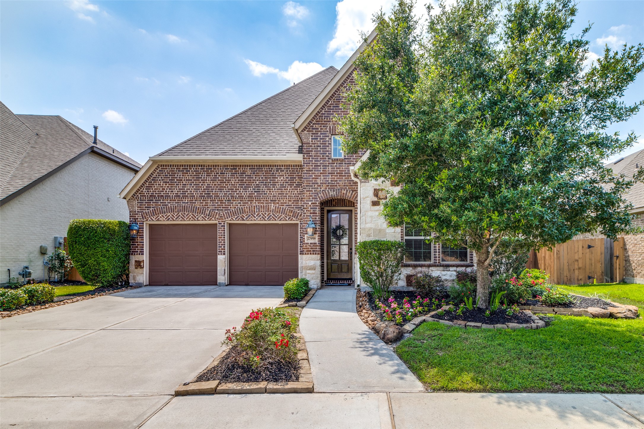 Inviting entrance. - If you have additional questions regarding 27958 Arden Trail Drive  in Spring or would like to tour the property with us call 800-660-1022 and reference MLS# 8317570.