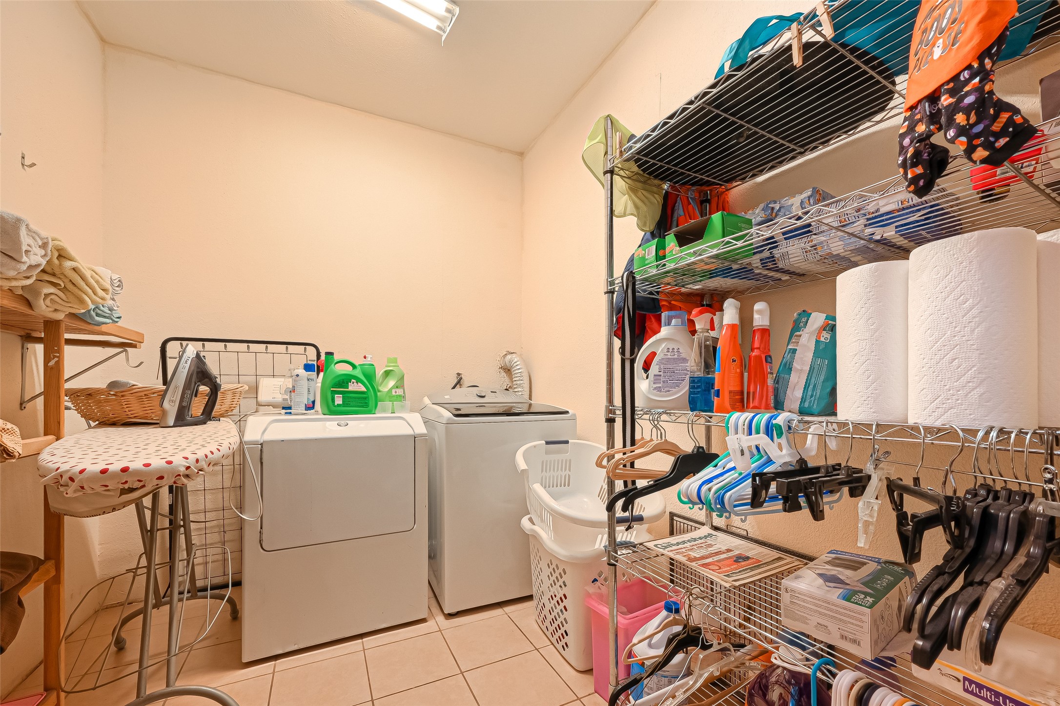 Plenty of space in this laundry room. - If you have additional questions regarding 122 W Sterling Street  in Baytown or would like to tour the property with us call 800-660-1022 and reference MLS# 98485441.