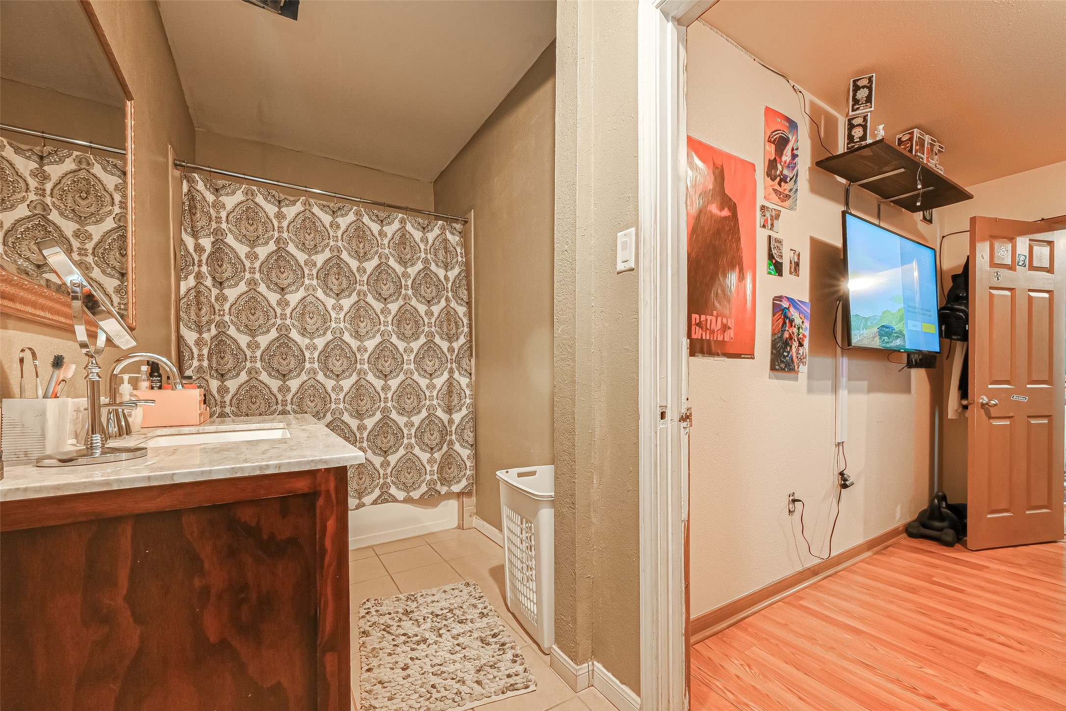 Bathroom #2 - If you have additional questions regarding 122 W Sterling Street  in Baytown or would like to tour the property with us call 800-660-1022 and reference MLS# 98485441.