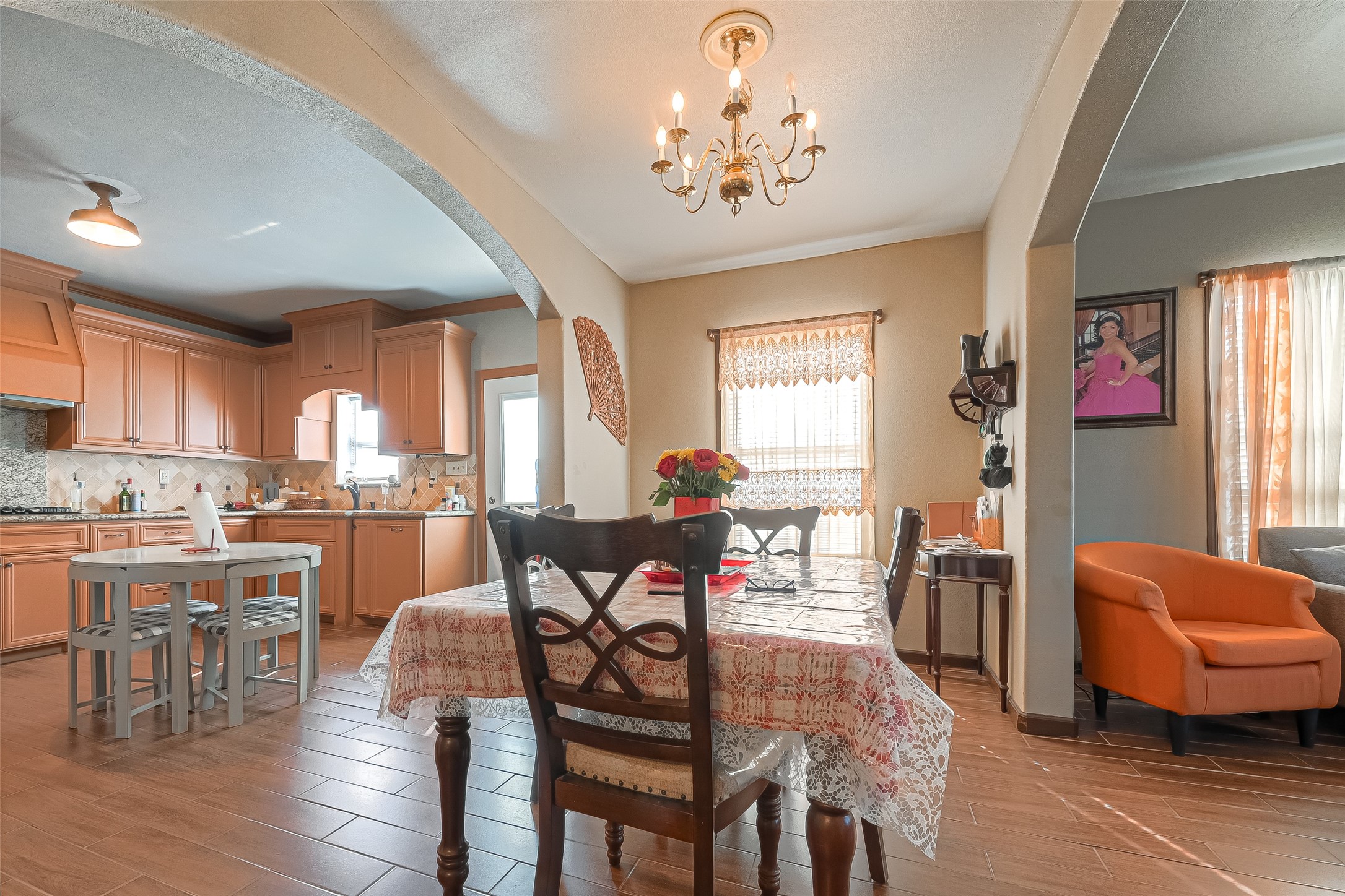 Another view of the dining room. - If you have additional questions regarding 122 W Sterling Street  in Baytown or would like to tour the property with us call 800-660-1022 and reference MLS# 98485441.