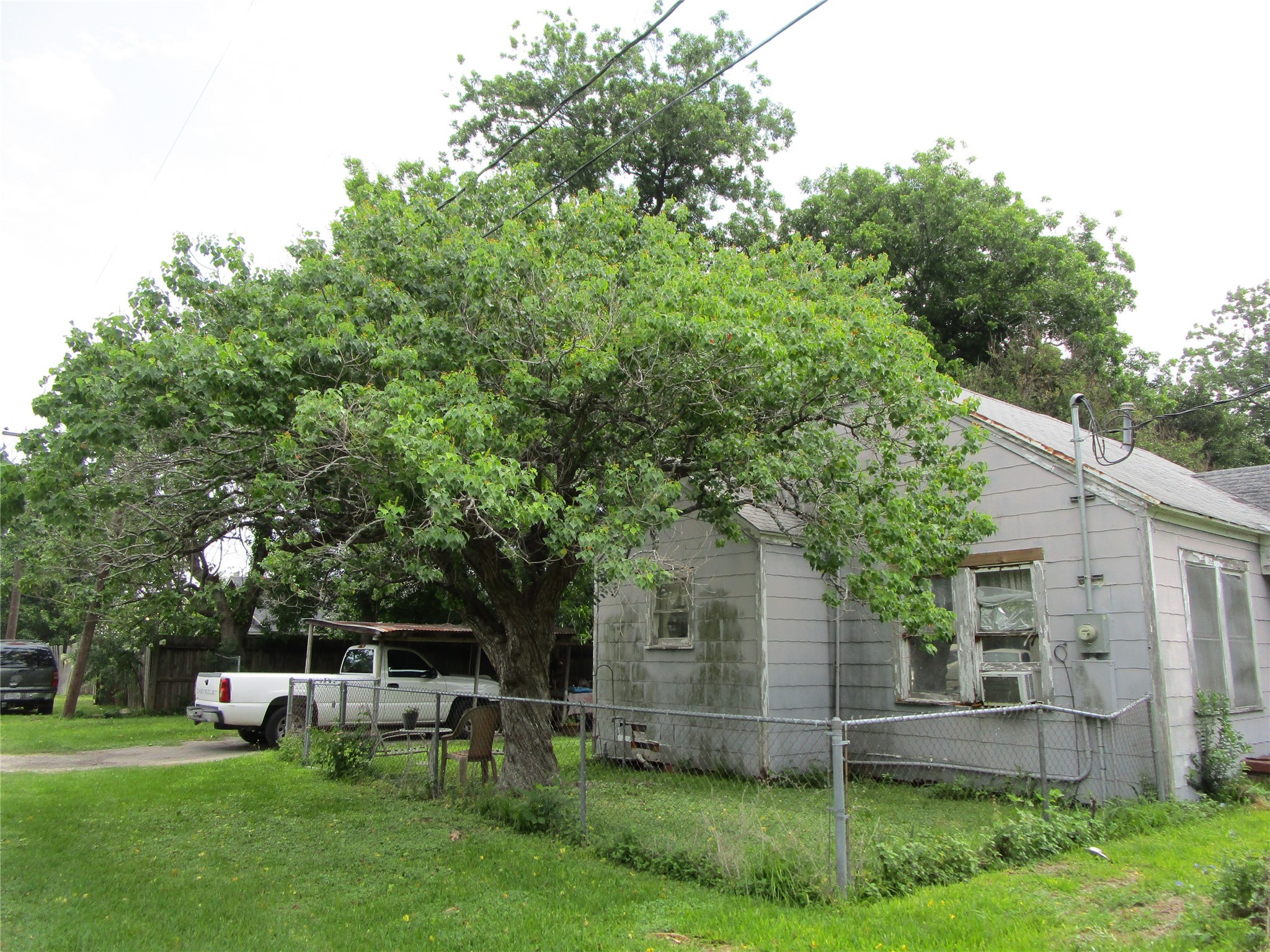 If you have additional questions regarding 800 Pearl Street  in Baytown or would like to tour the property with us call 800-660-1022 and reference MLS# 95563329.
