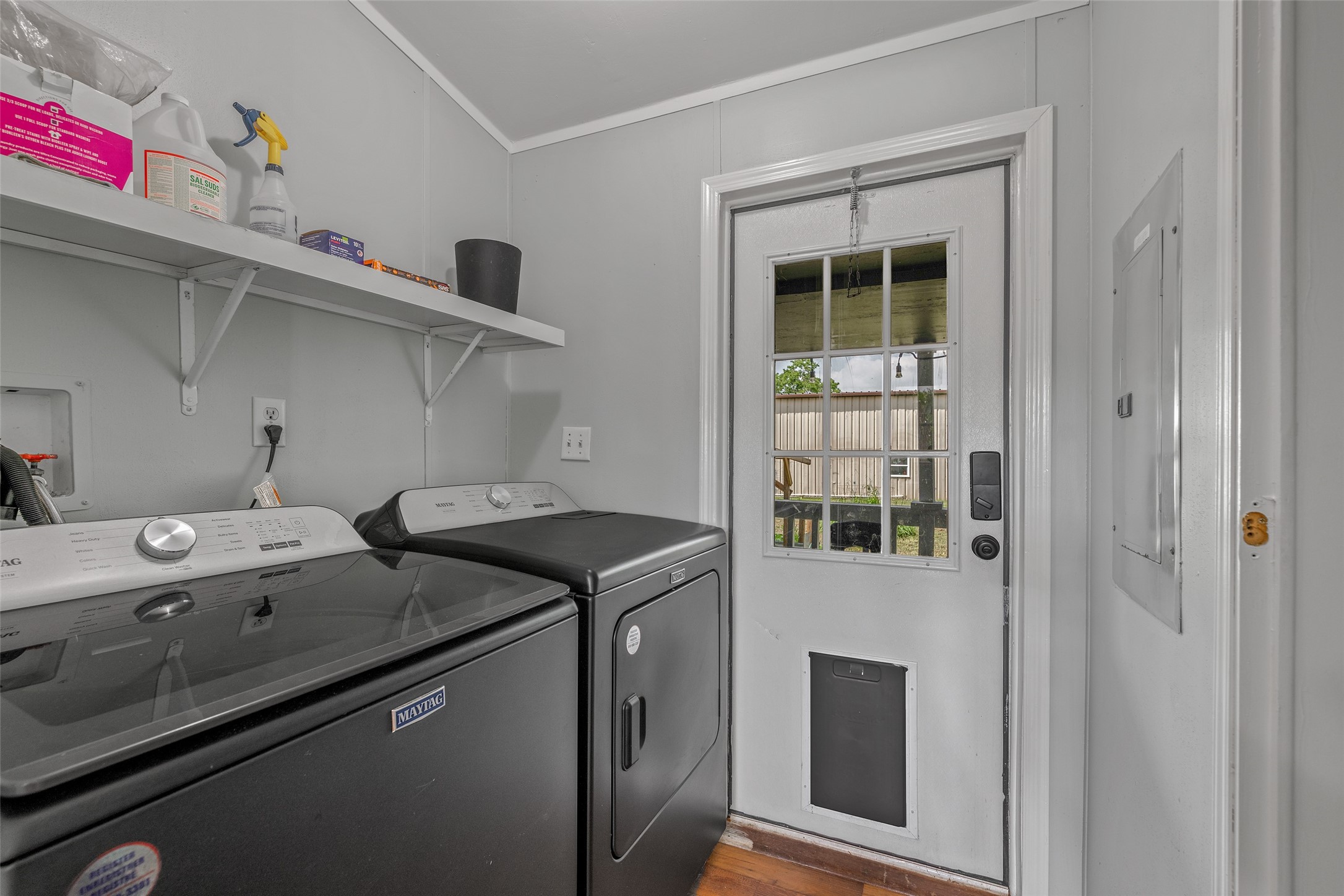 LAUNDRY ROOM - If you have additional questions regarding 2055 Green Meadows Drive  in Sealy or would like to tour the property with us call 800-660-1022 and reference MLS# 16848431.