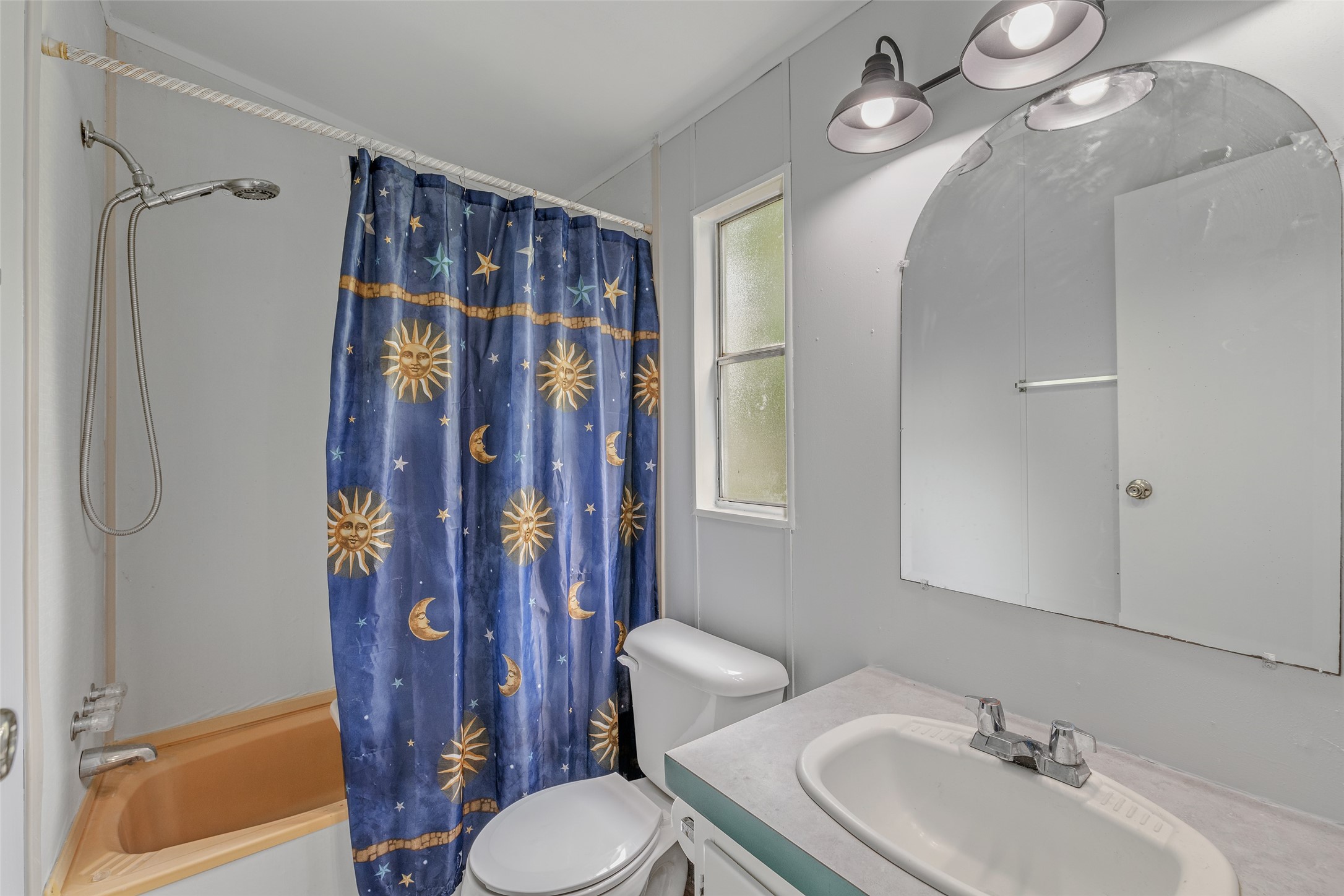 SECONDARY BATHROOM - If you have additional questions regarding 2055 Green Meadows Drive  in Sealy or would like to tour the property with us call 800-660-1022 and reference MLS# 16848431.