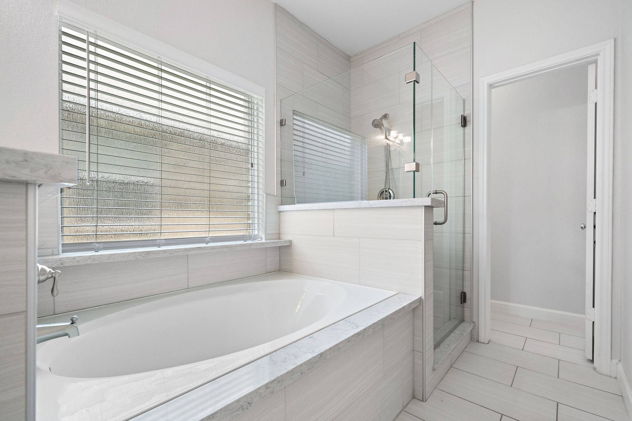 Relax and unwind in the luxurious primary bathroom, featuring a large soaking tub that offers a tranquil oasis for rejuvenation and pure indulgence. - If you have additional questions regarding 8307 Egret Bay Circle  in Baytown or would like to tour the property with us call 800-660-1022 and reference MLS# 61311135.