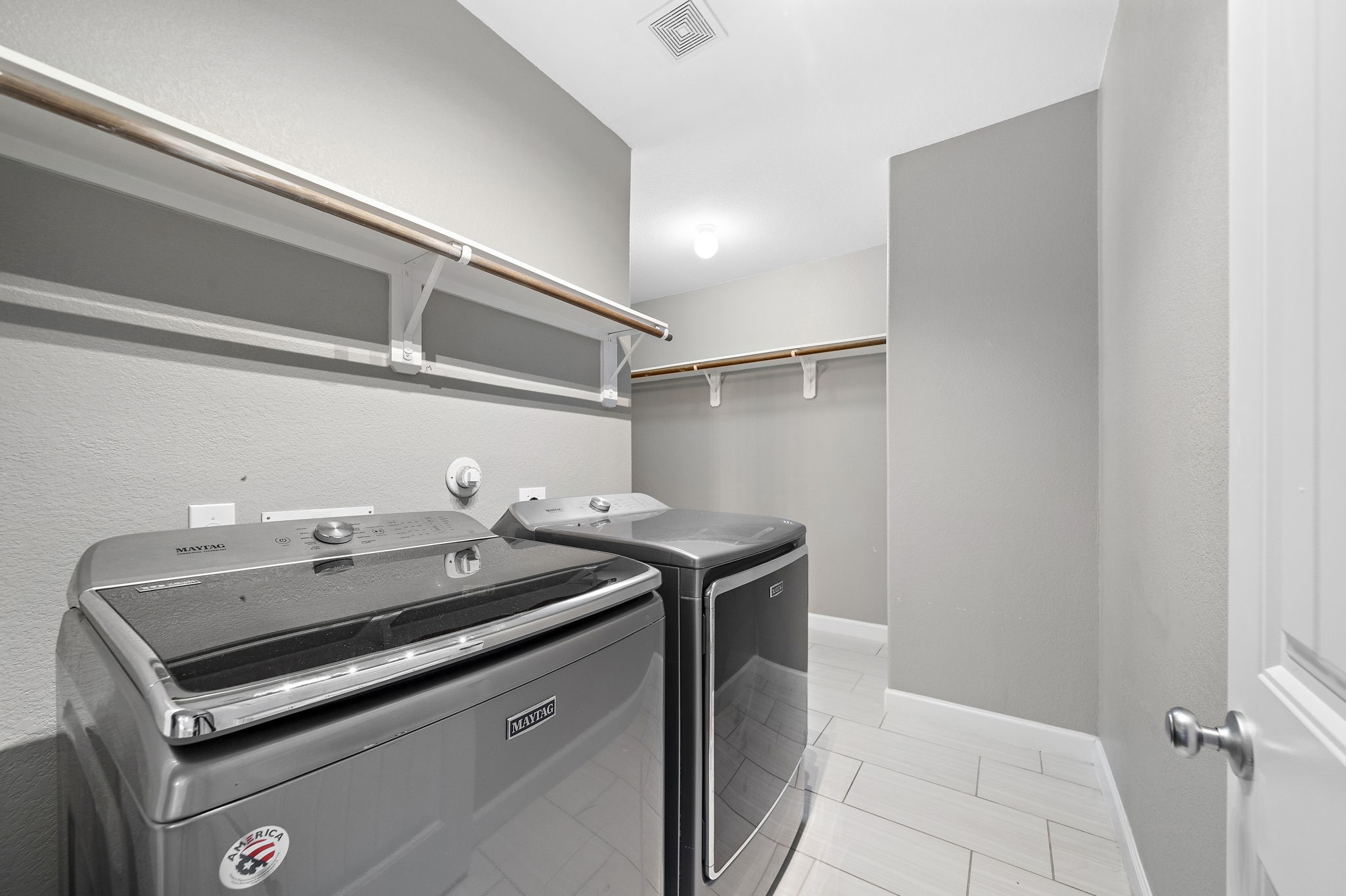 Stay organized with ease in the spacious utility room of this home, equipped with ample storage shelves to accommodate all your laundry and household essentials. - If you have additional questions regarding 8307 Egret Bay Circle  in Baytown or would like to tour the property with us call 800-660-1022 and reference MLS# 61311135.