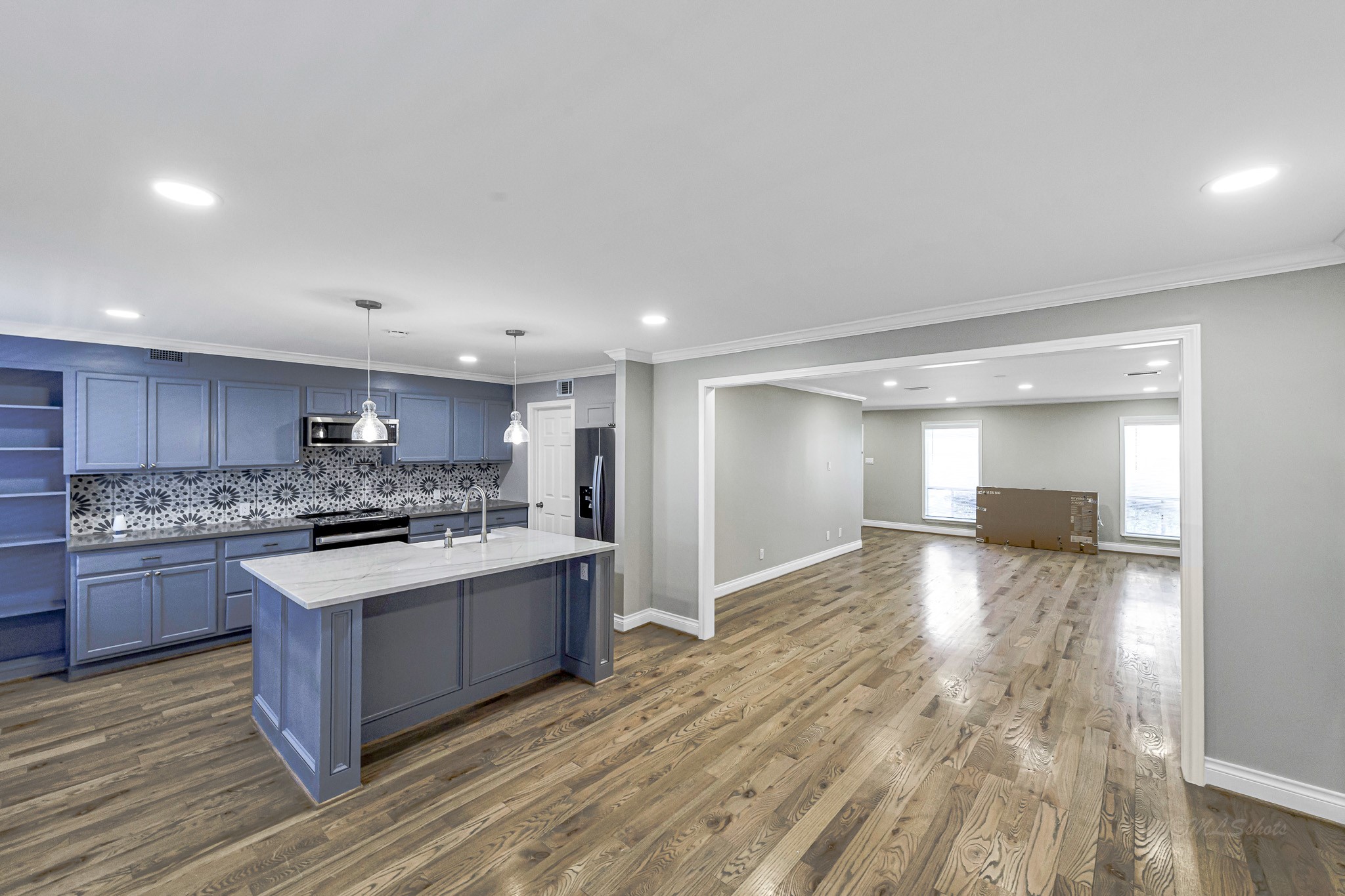 Extraordinary wood floors continue into the kitchen - If you have additional questions regarding 4719 Indian Trail  in Baytown or would like to tour the property with us call 800-660-1022 and reference MLS# 84015144.