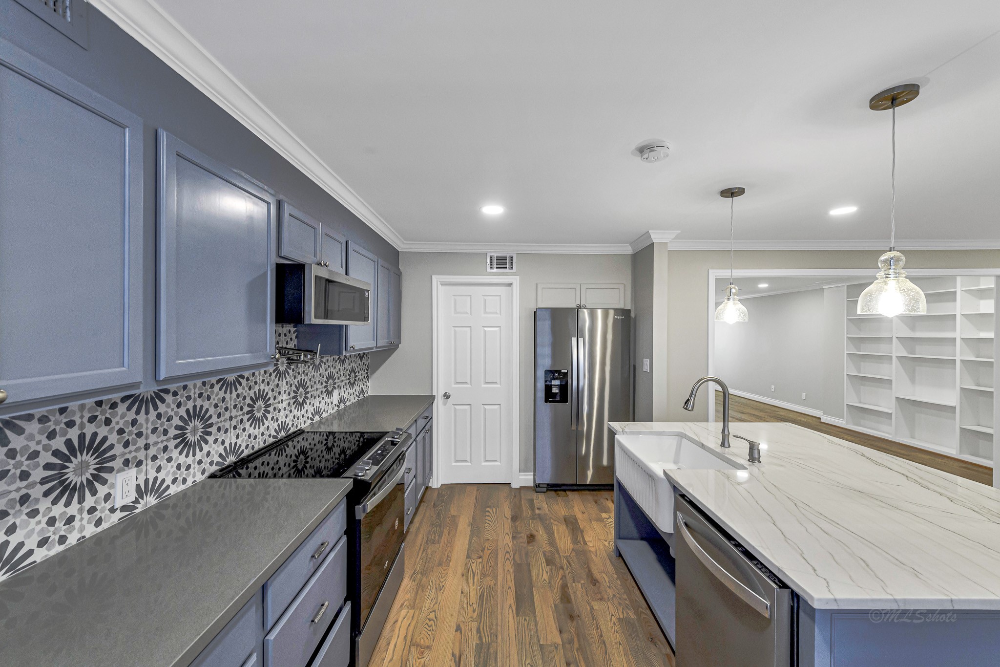 Remarkable quartz countertops - If you have additional questions regarding 4719 Indian Trail  in Baytown or would like to tour the property with us call 800-660-1022 and reference MLS# 84015144.