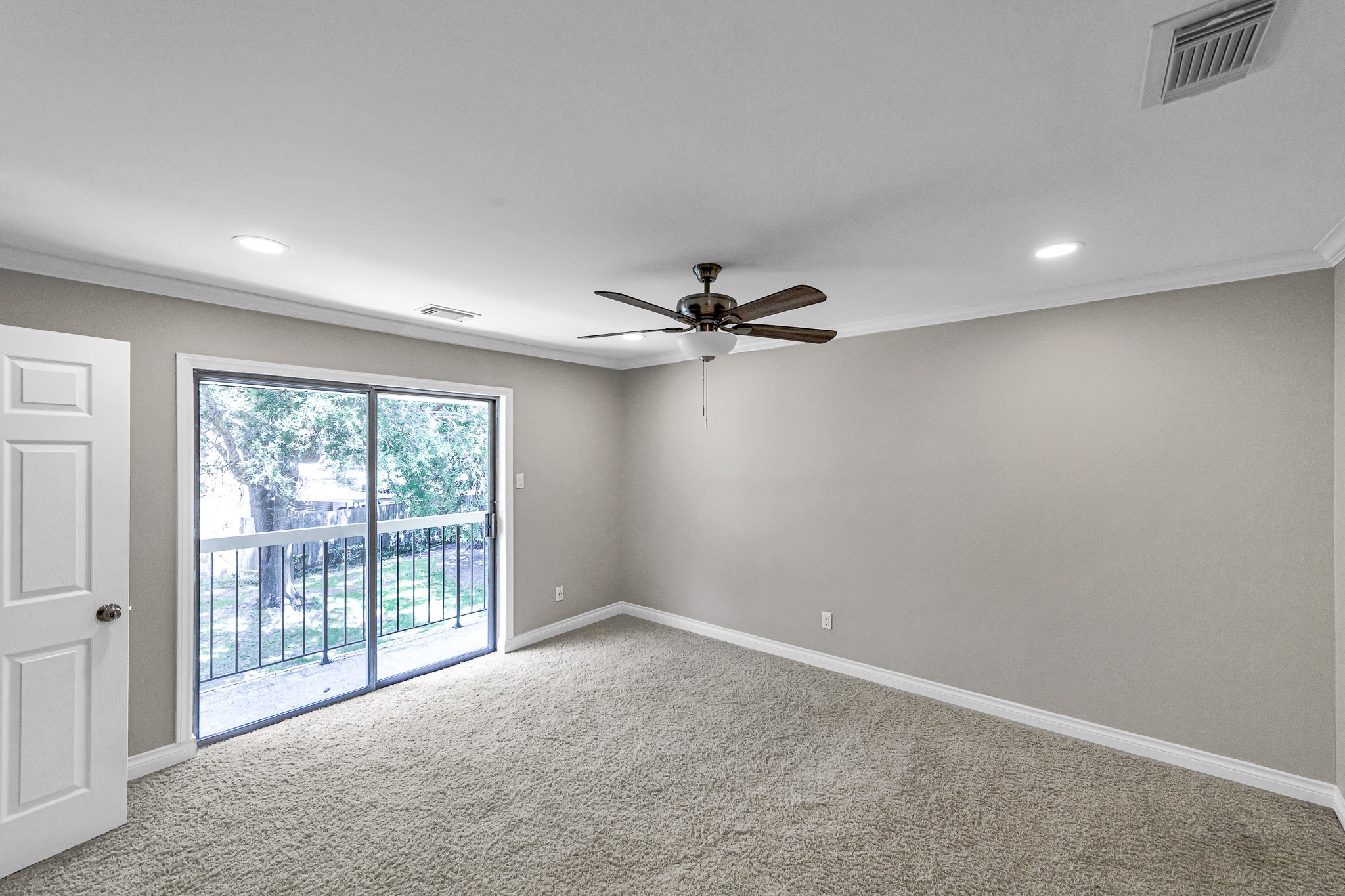 Magnificent glass doors to the balcony - If you have additional questions regarding 4719 Indian Trail  in Baytown or would like to tour the property with us call 800-660-1022 and reference MLS# 84015144.