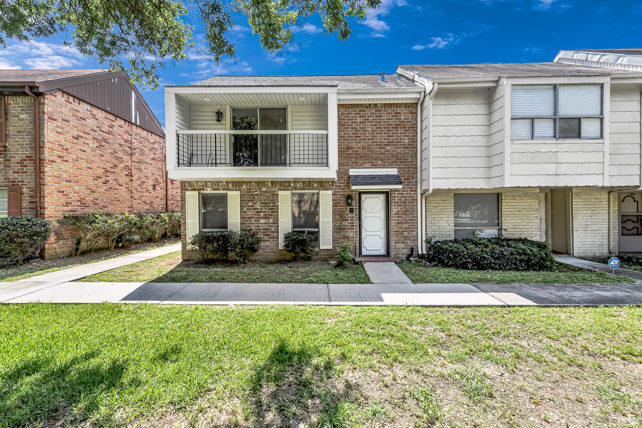 Lovely 2-story townhome - If you have additional questions regarding 4719 Indian Trail  in Baytown or would like to tour the property with us call 800-660-1022 and reference MLS# 84015144.