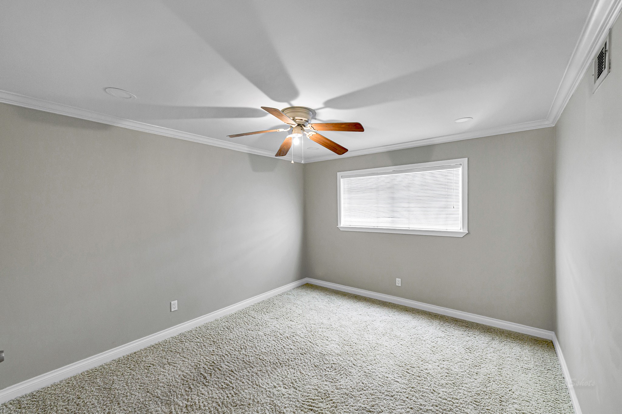 Secondary bedroom with crown molding - If you have additional questions regarding 4719 Indian Trail  in Baytown or would like to tour the property with us call 800-660-1022 and reference MLS# 84015144.