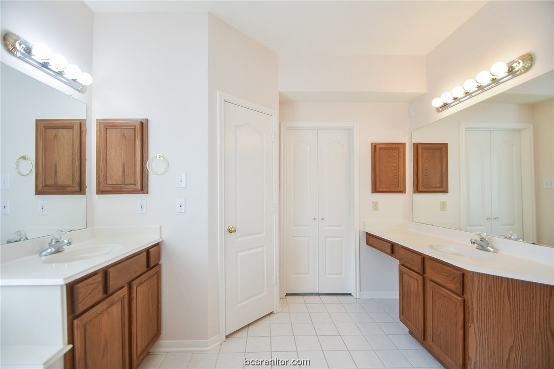 MASTER BATH 2 - If you have additional questions regarding 4420 IRONWOOD DR  in Baytown or would like to tour the property with us call 800-660-1022 and reference MLS# 23007425.
