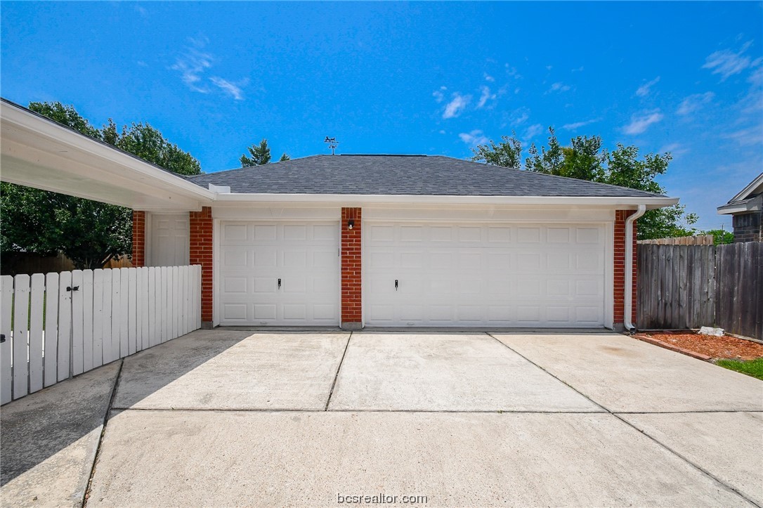 3 CAR GARAGE/ LARGE DRIVEWAY - If you have additional questions regarding 4420 IRONWOOD DR  in Baytown or would like to tour the property with us call 800-660-1022 and reference MLS# 23007425.