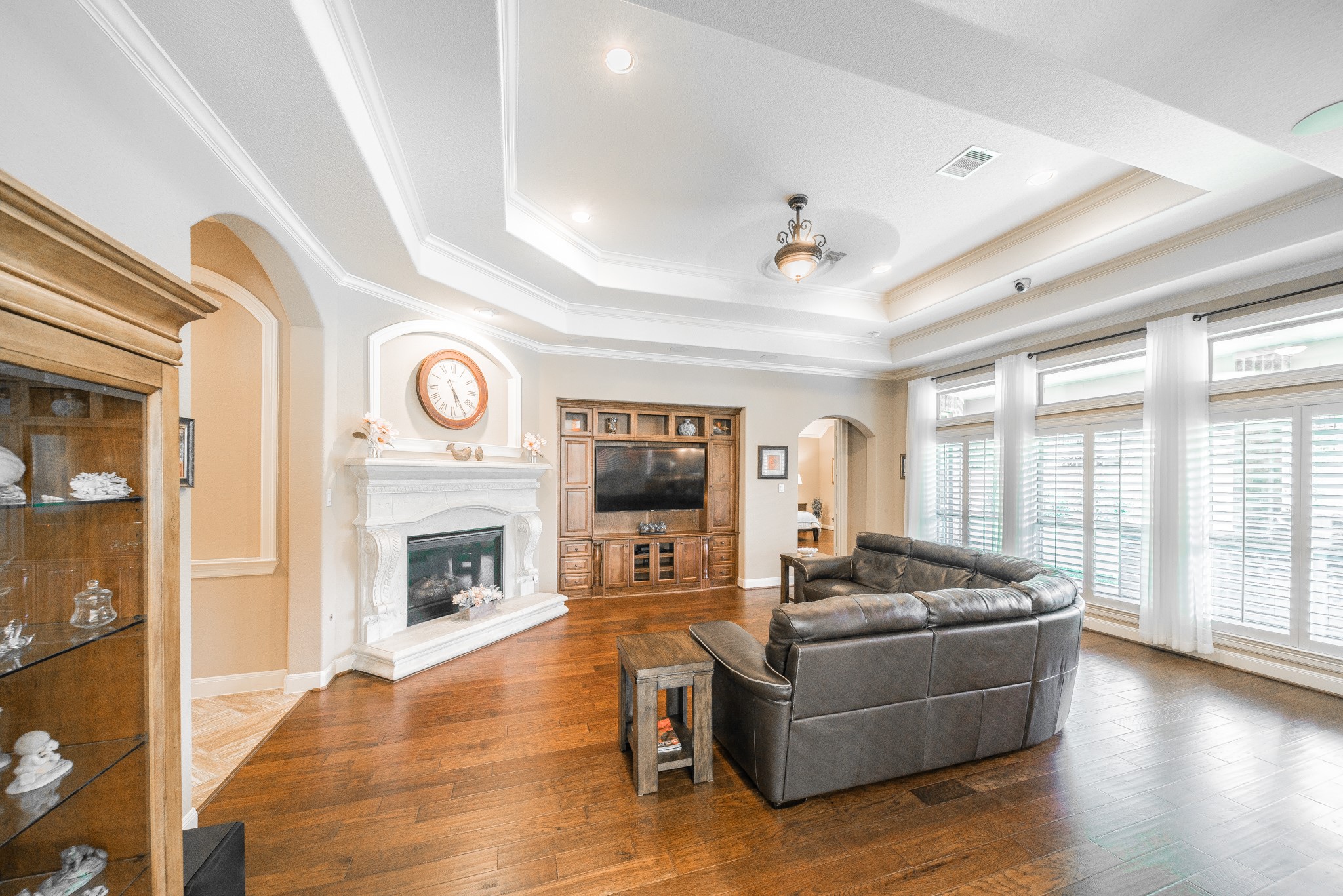 Bright Open High Ceiling Family Room - If you have additional questions regarding 31278 Shady Arbor Lane  in Spring or would like to tour the property with us call 800-660-1022 and reference MLS# 42765152.