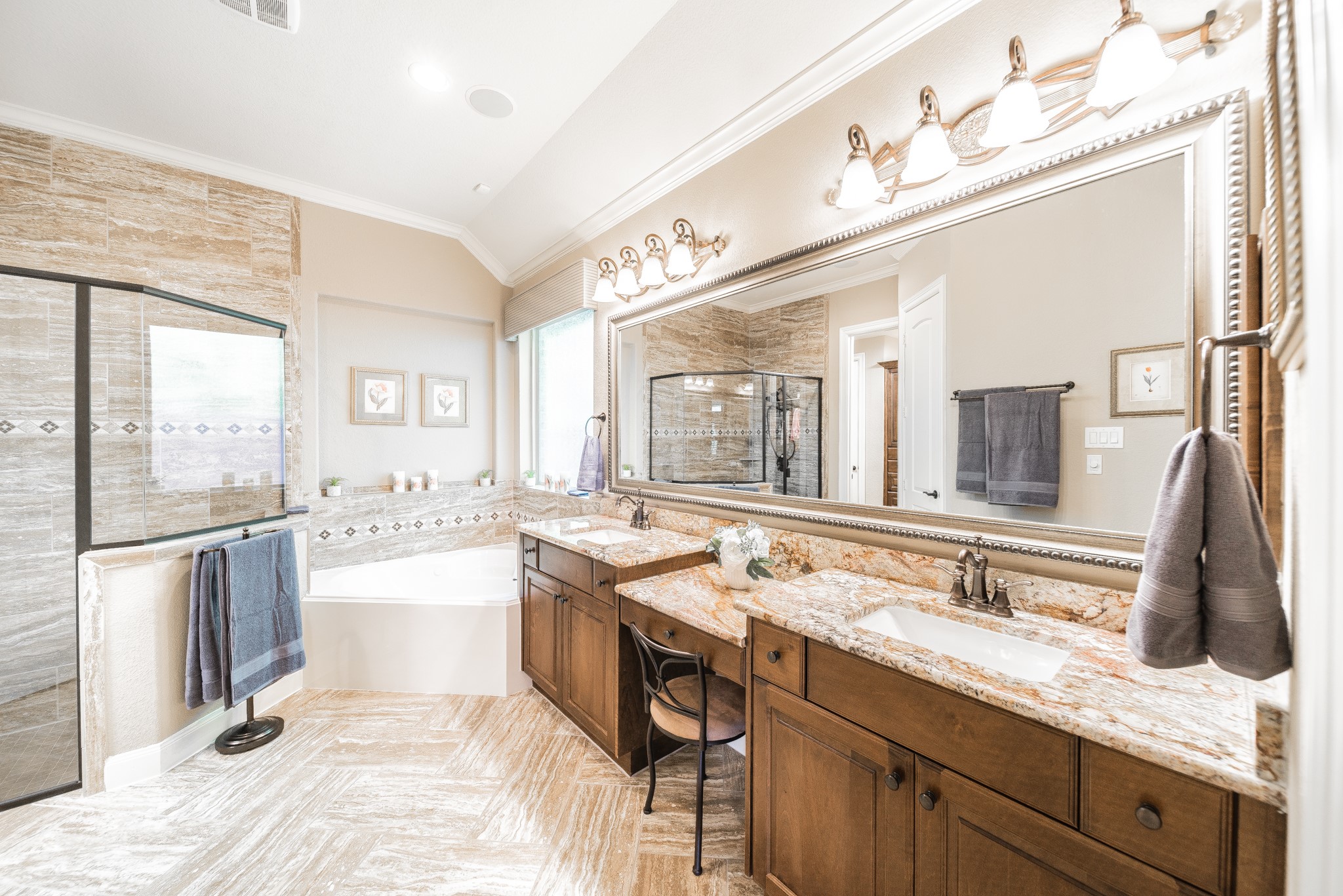 Primary bathroom with double sinks and HUGE walk in closet - If you have additional questions regarding 31278 Shady Arbor Lane  in Spring or would like to tour the property with us call 800-660-1022 and reference MLS# 42765152.