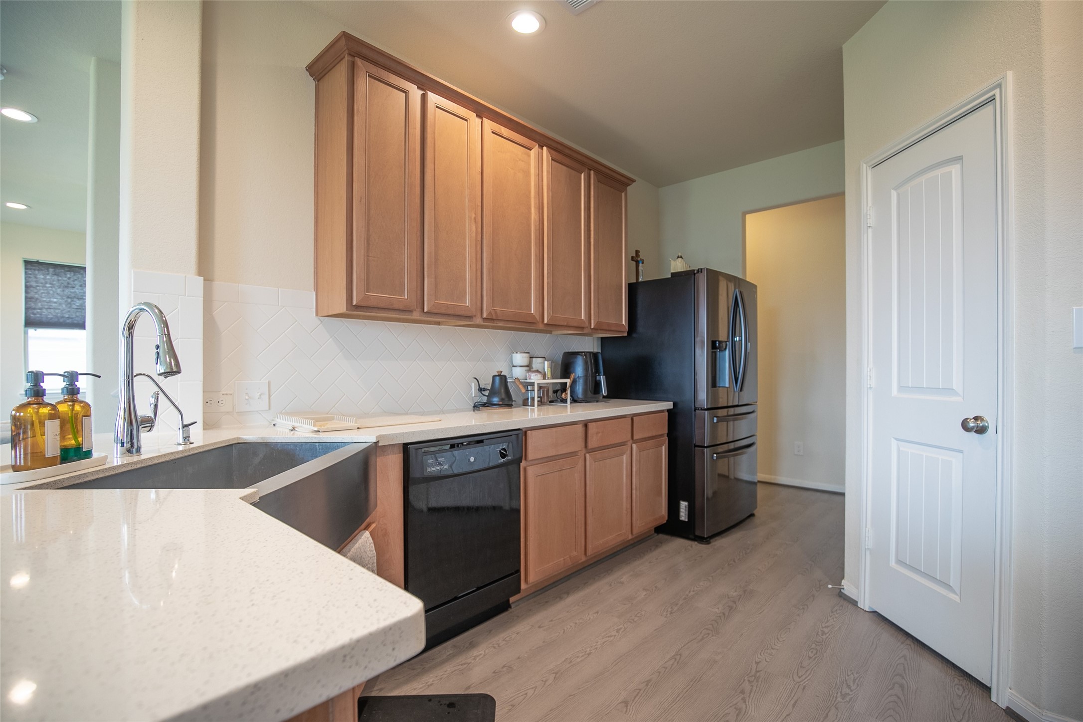 Don't miss your favorite TV shows while cooking and washing the dishes. - If you have additional questions regarding 2835 Meandering Elm Trail  in Houston or would like to tour the property with us call 800-660-1022 and reference MLS# 93640209.