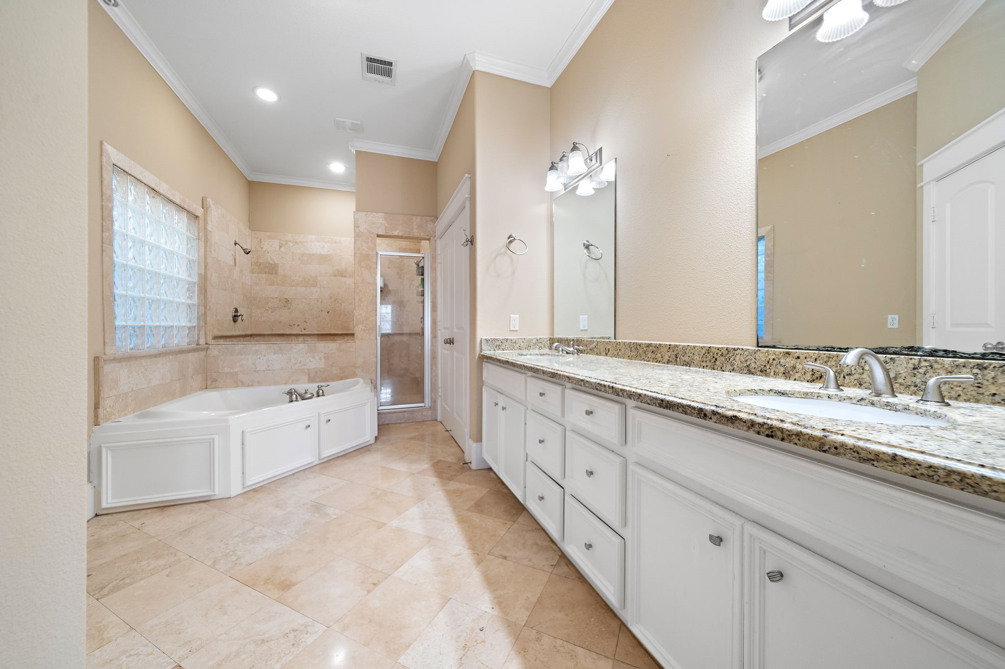 Primary Bathroom - 1 - If you have additional questions regarding 820 W 17th Street  in Houston or would like to tour the property with us call 800-660-1022 and reference MLS# 53752053.