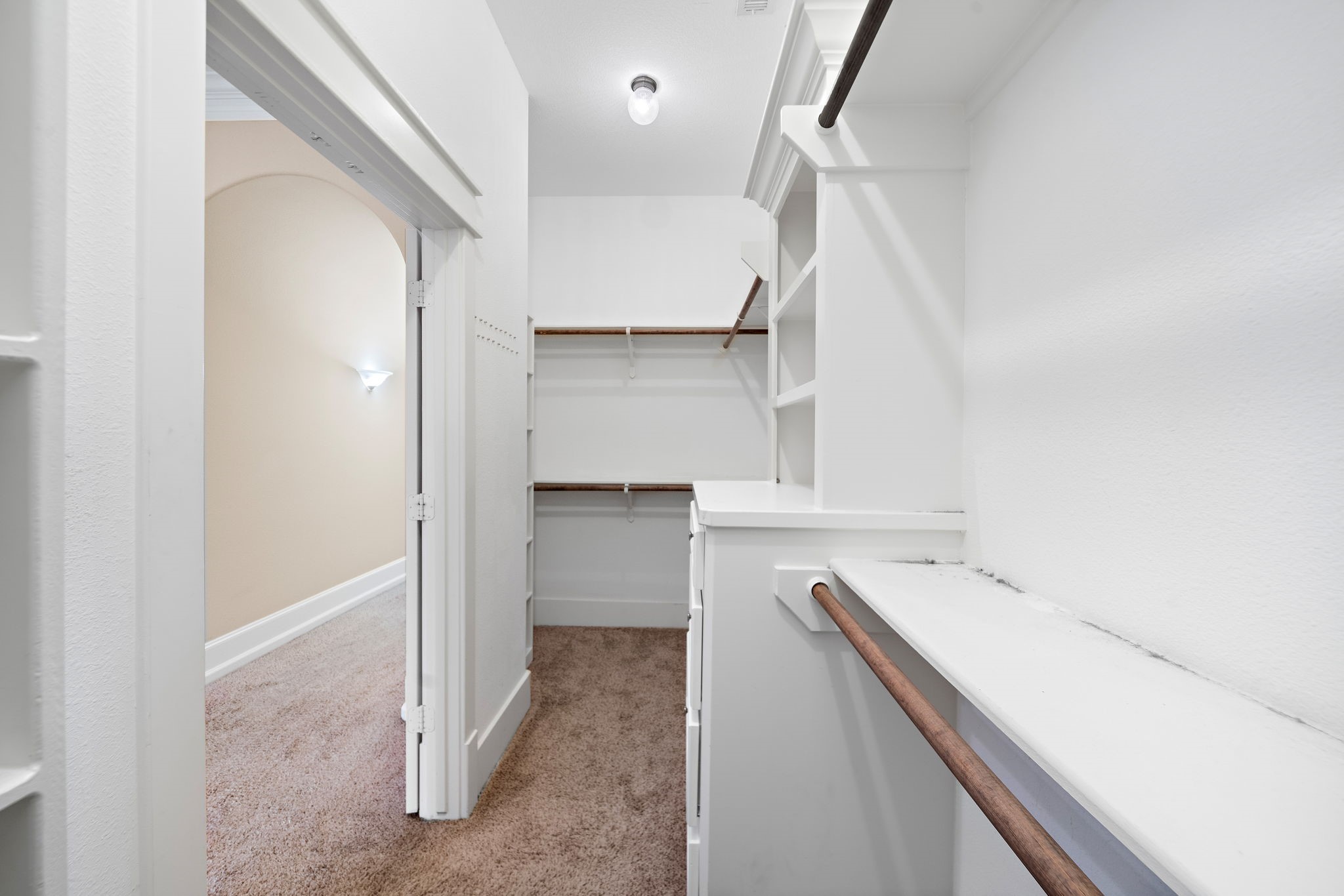 His & Her walk in closets - If you have additional questions regarding 820 W 17th Street  in Houston or would like to tour the property with us call 800-660-1022 and reference MLS# 53752053.
