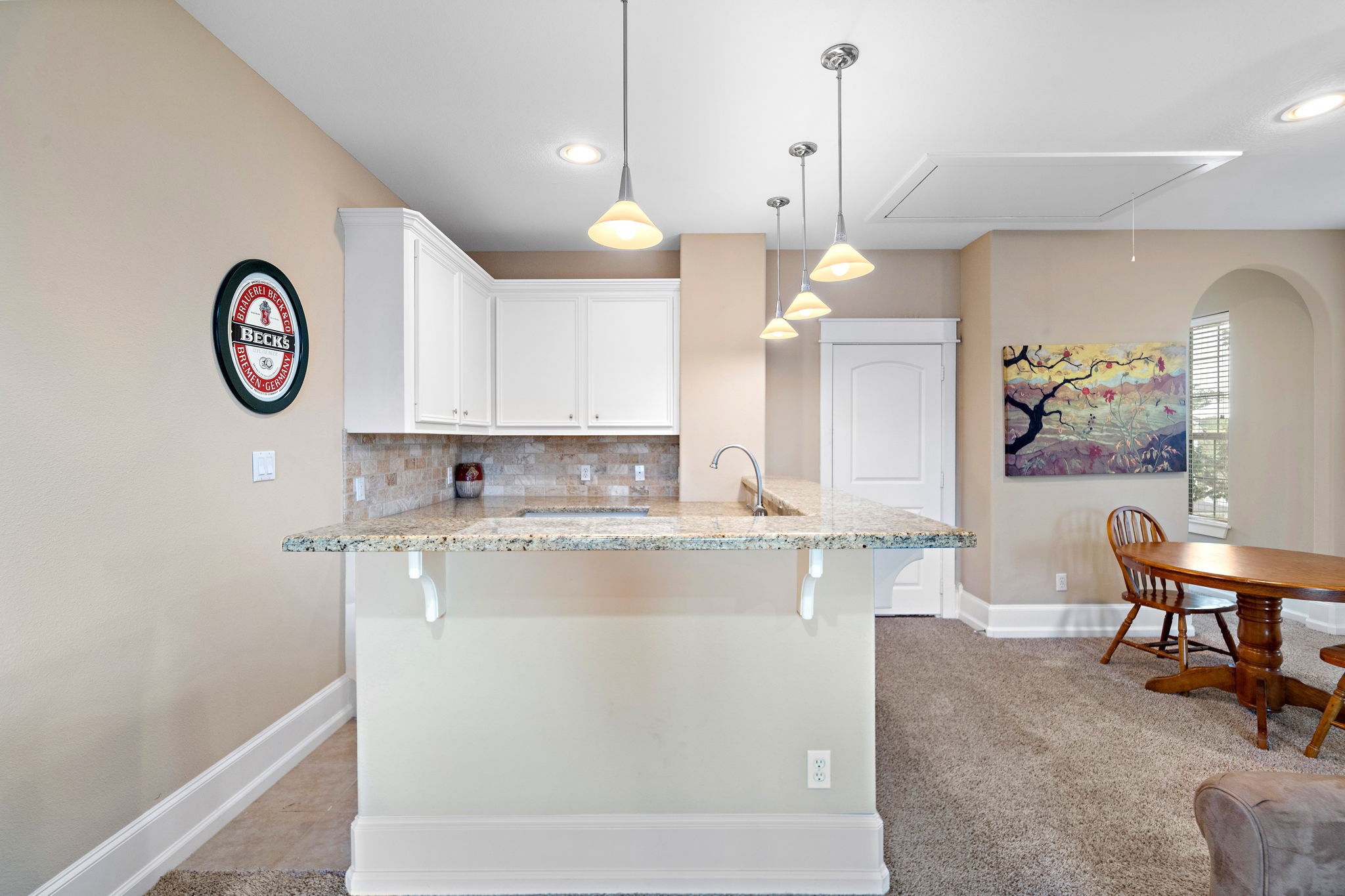 Wet Bar - 1 - If you have additional questions regarding 820 W 17th Street  in Houston or would like to tour the property with us call 800-660-1022 and reference MLS# 53752053.