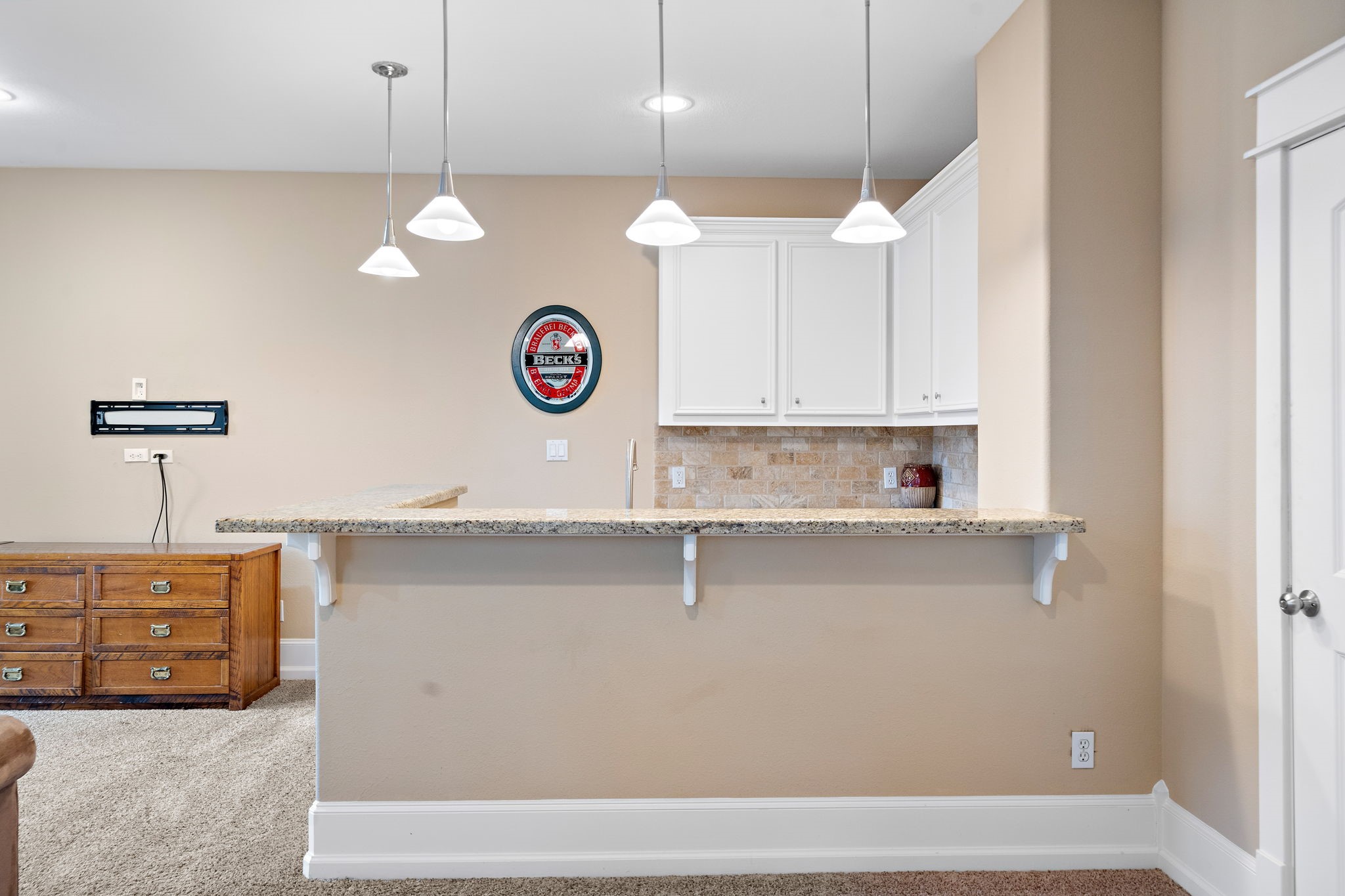 Wet Bar - 2 - If you have additional questions regarding 820 W 17th Street  in Houston or would like to tour the property with us call 800-660-1022 and reference MLS# 53752053.