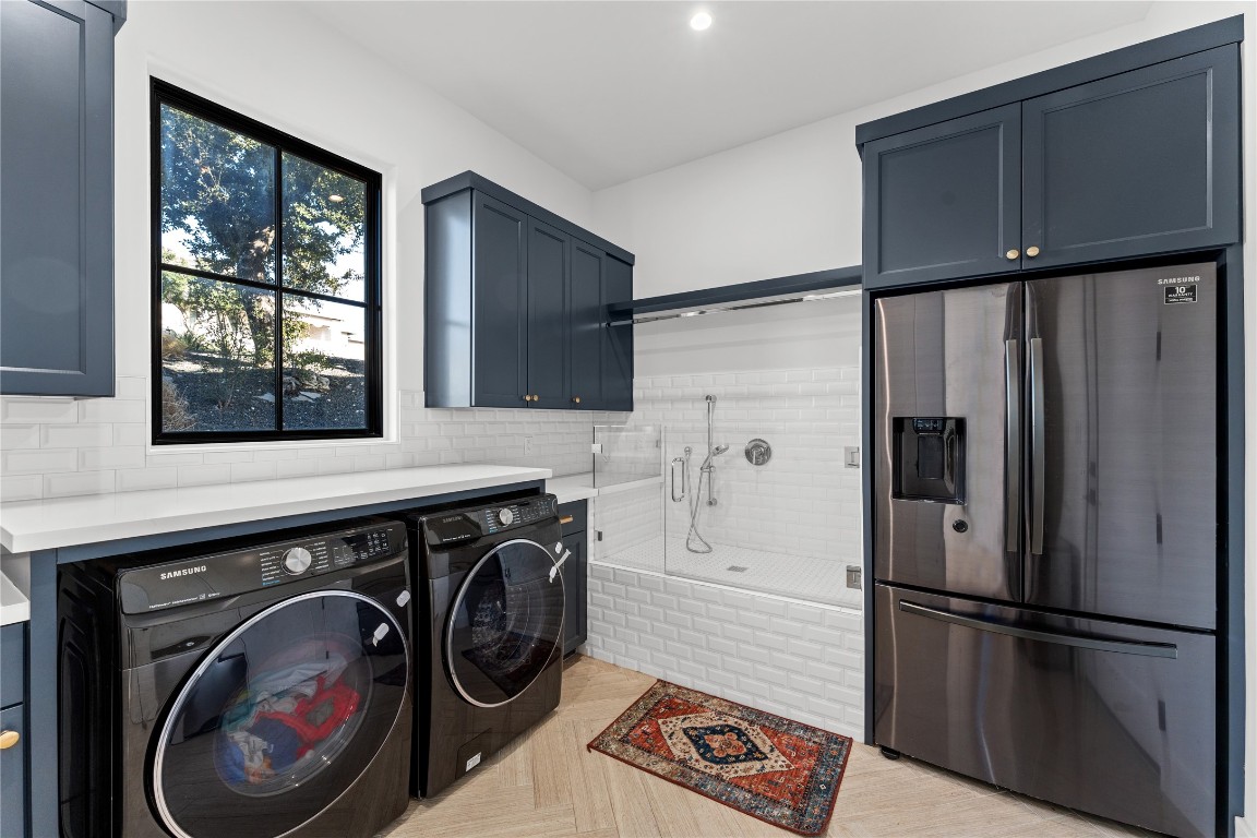 Utility room with dog wash​​‌​​​​‌​​‌‌​​​‌​‌​​​​‌​​‌​​​‌​‌​​‌‌‌​​​ station - If you have additional questions regarding 488 Primo Fiore Terrace  in Austin or would like to tour the property with us call 800-660-1022 and reference MLS# 6483601.