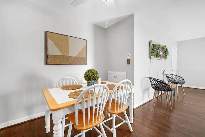 Nice size dining room. - If you have additional questions regarding 1849 Sul Ross Street  in Houston or would like to tour the property with us call 800-660-1022 and reference MLS# 87898551.
