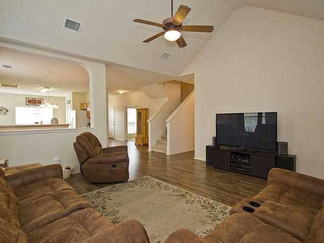 741 Sampson Kyle TX 78640