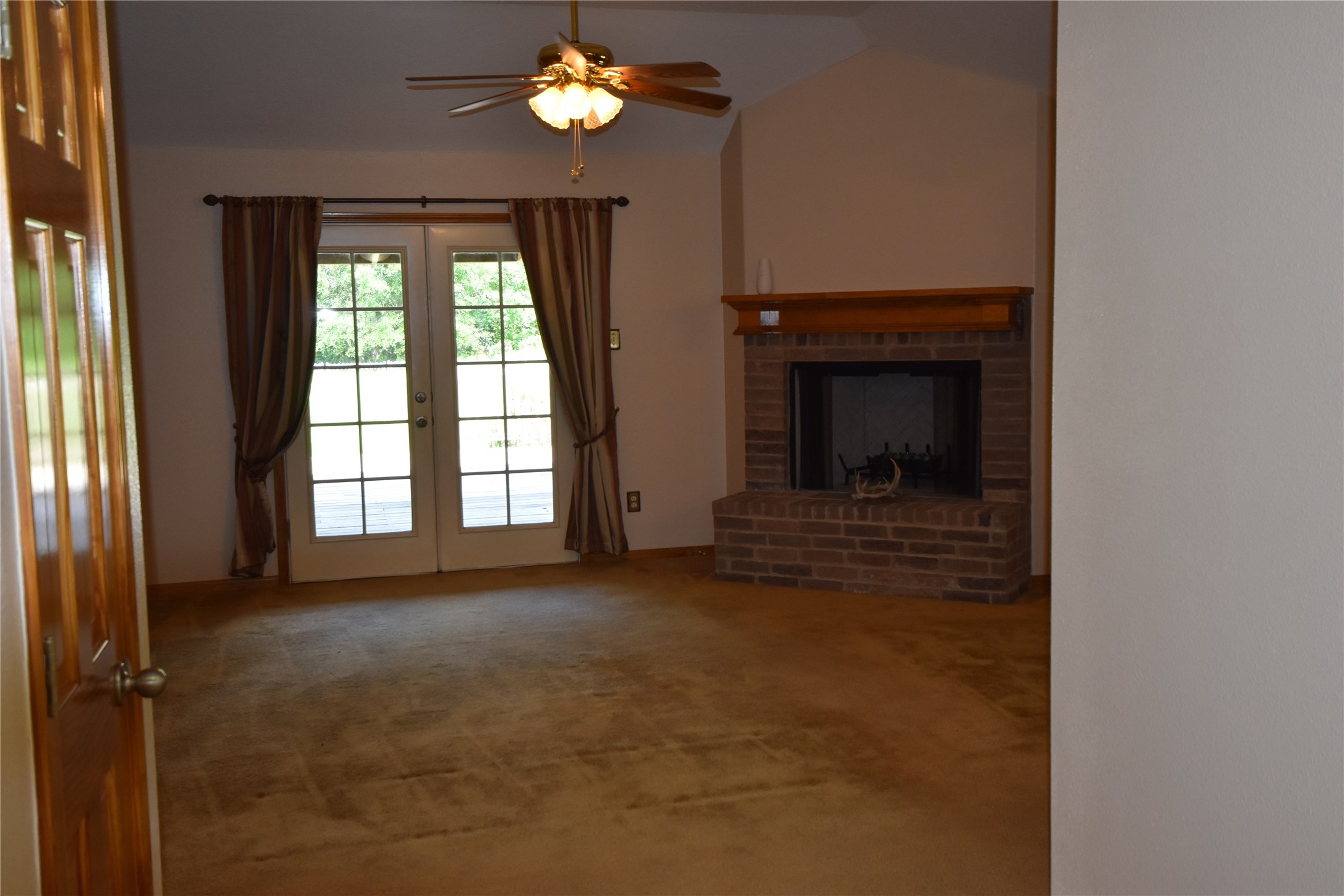 This is the view of the living room from the entry way.   This fireplace is super clean since it has never had a fire burned in it. - If you have additional questions regarding 17021 Lexington Drive  in Conroe or would like to tour the property with us call 800-660-1022 and reference MLS# 6573860.