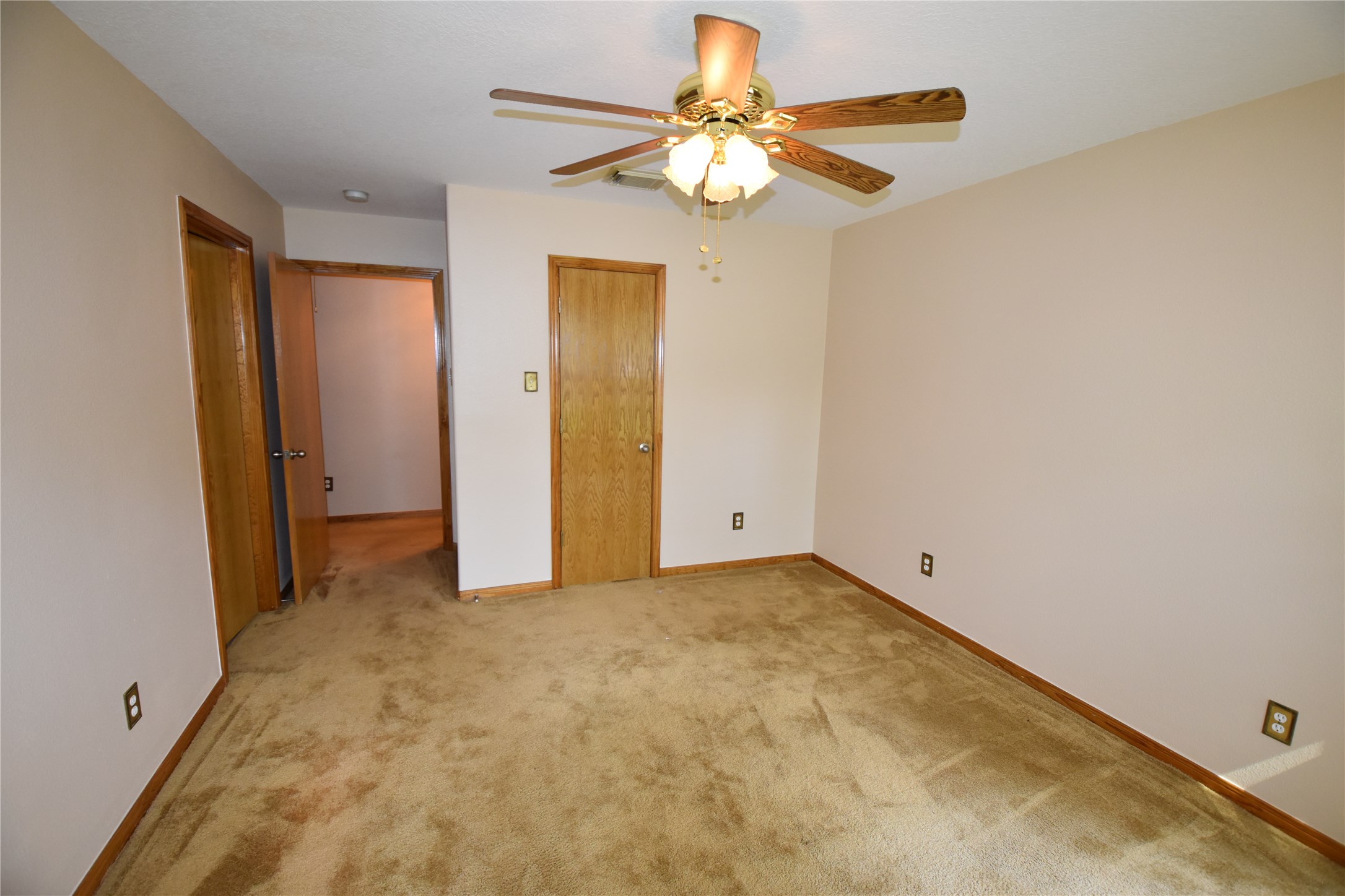 Secondary Bedroom # 2  has walk-n closet and door to main bath. - If you have additional questions regarding 17021 Lexington Drive  in Conroe or would like to tour the property with us call 800-660-1022 and reference MLS# 6573860.