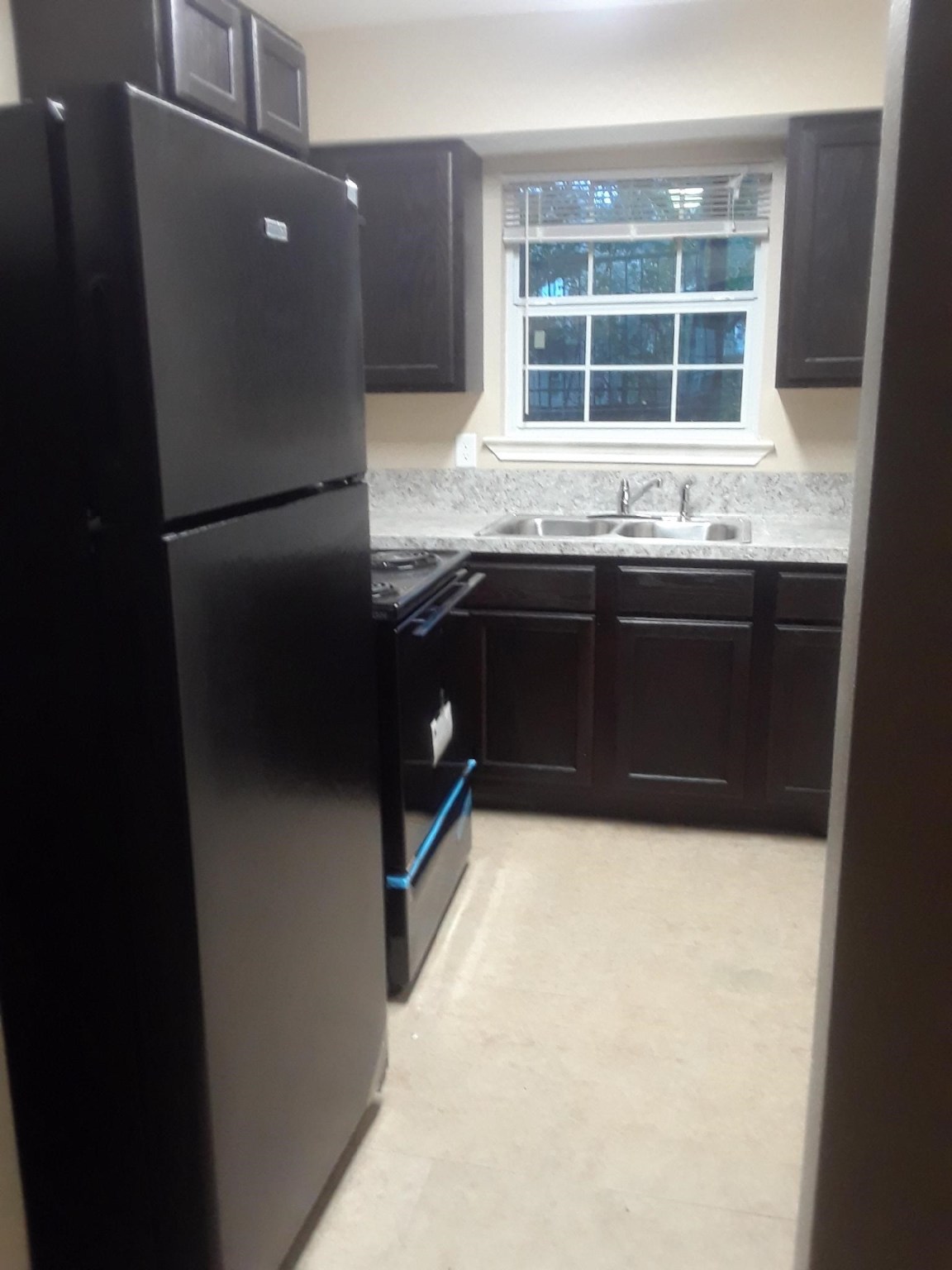 kitchen - If you have additional questions regarding 7900 S Loop E in Houston or would like to tour the property with us call 800-660-1022 and reference MLS# 38945442.