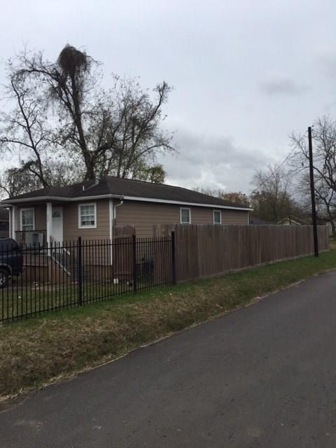 If you have additional questions regarding 804 E 40th Street  in Houston or would like to tour the property with us call 800-660-1022 and reference MLS# 71083878.