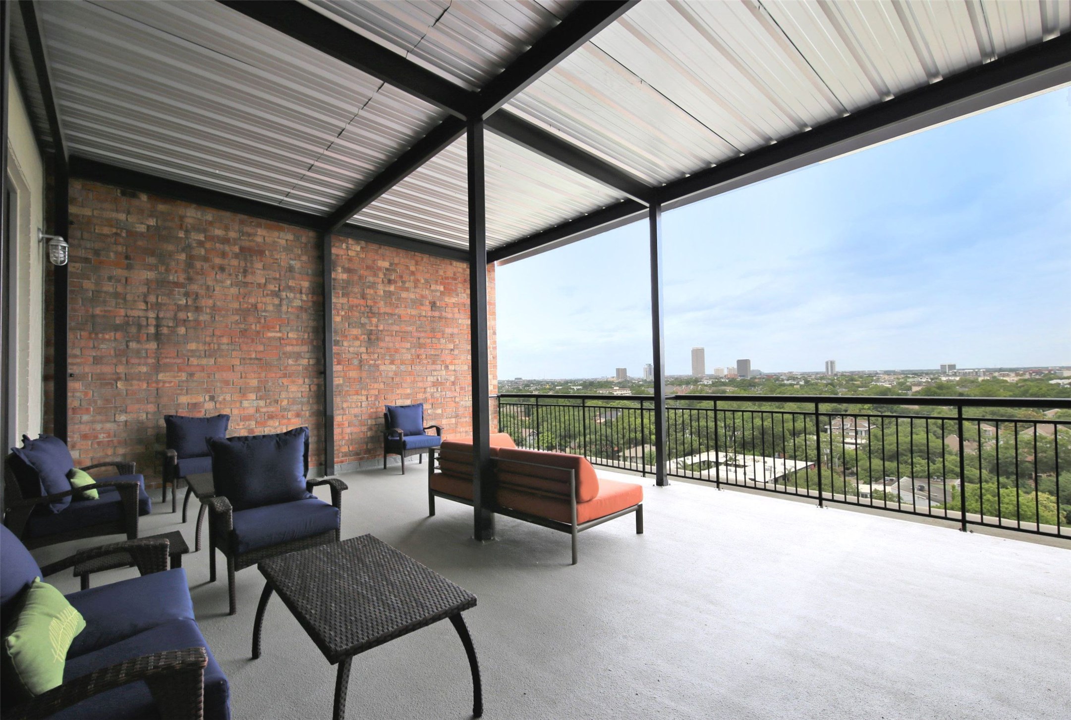 If you have additional questions regarding 230 W Alabama  in Houston or would like to tour the property with us call 800-660-1022 and reference MLS# 88462459.