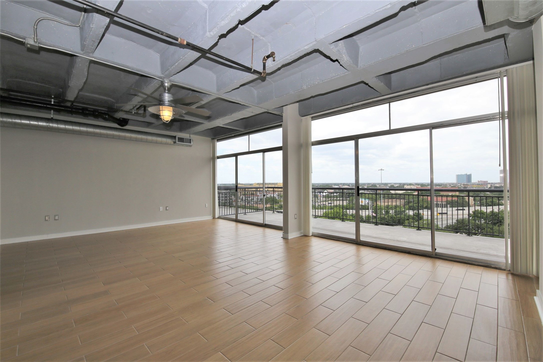 If you have additional questions regarding 230 W Alabama  in Houston or would like to tour the property with us call 800-660-1022 and reference MLS# 31013273.