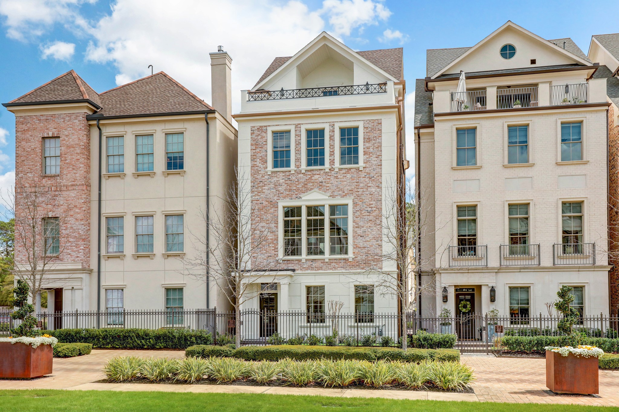 If you have additional questions regarding 313 Royale Heights Lane  in Houston or would like to tour the property with us call 800-660-1022 and reference MLS# 58892077.
