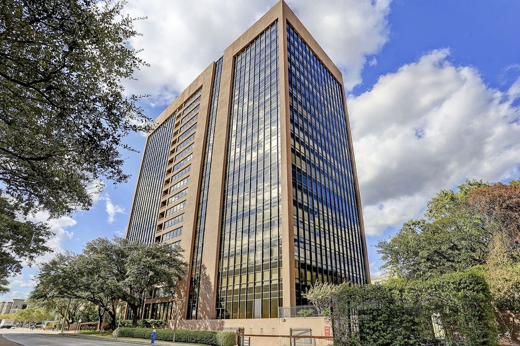 Elegant and established High Rise condominium in the heart of the Galleria Area. Directly next door to Nordstrom entrance and Galleria. One block away from Waterwall Park. Fantastic shopping, dining and attractions all around. - If you have additional questions regarding 5150 Hidalgo Street  in Houston or would like to tour the property with us call 800-660-1022 and reference MLS# 38943512.