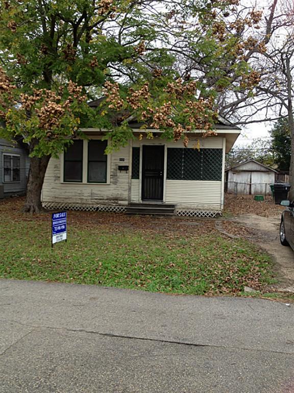 Front of the home - If you have additional questions regarding 111 E 27th Street  in Houston or would like to tour the property with us call 800-660-1022 and reference MLS# 13230816.