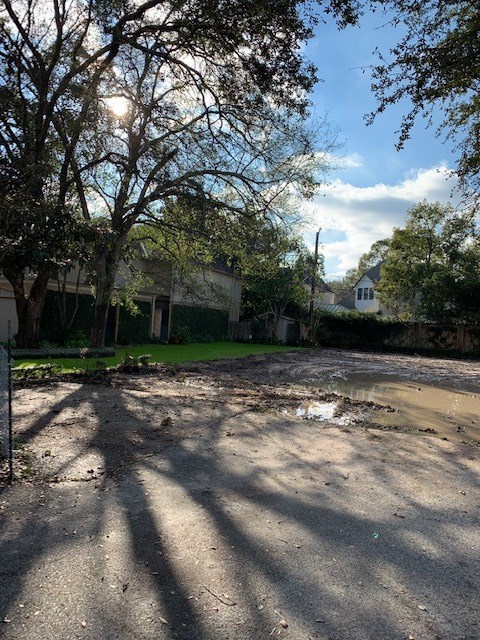 If you have additional questions regarding 23 West Broad Oaks Drive  in Houston or would like to tour the property with us call 800-660-1022 and reference MLS# 43357167.