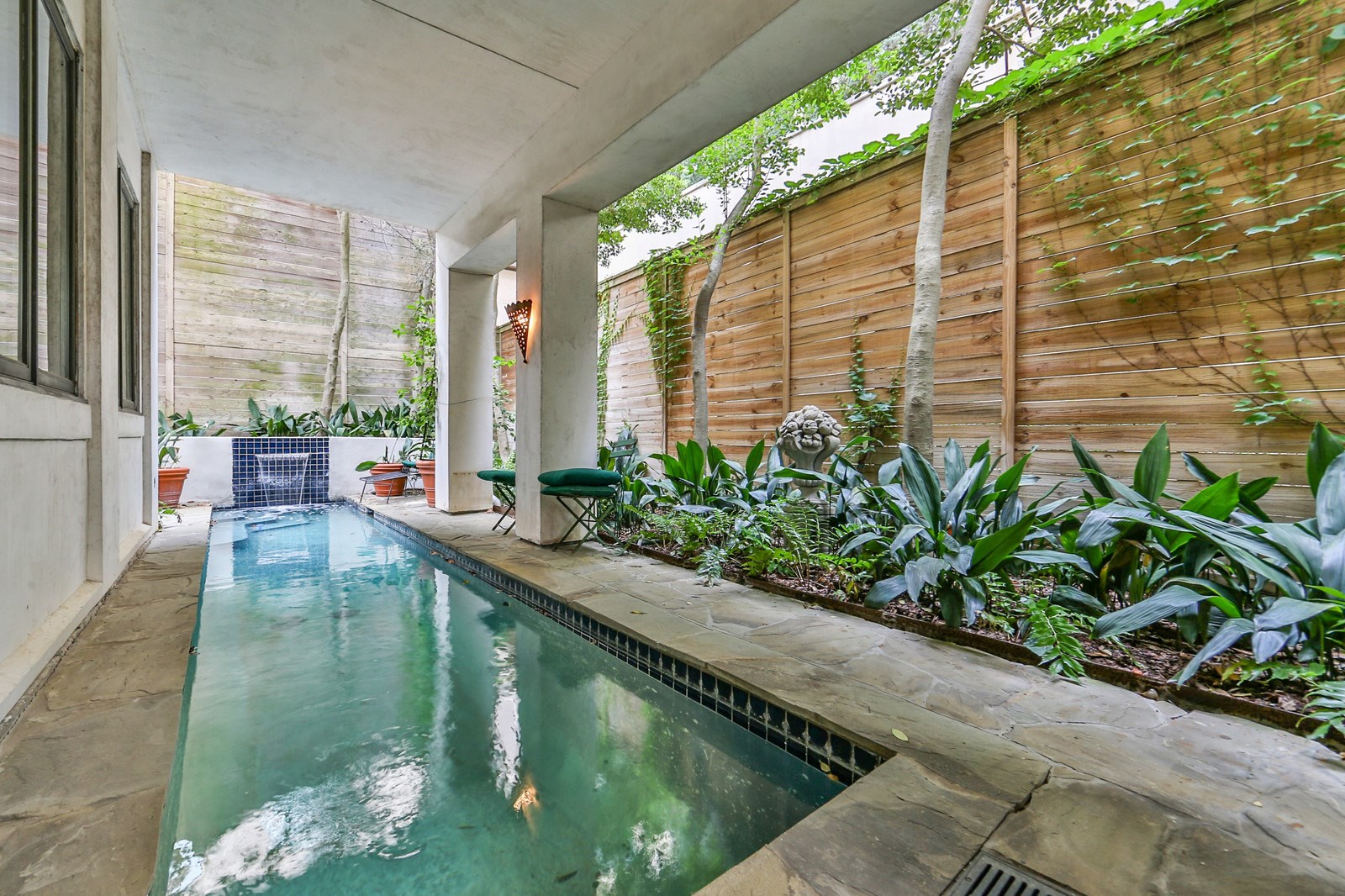 Private pool with two patio areas. - If you have additional questions regarding 2712 Ferndale Street  in Houston or would like to tour the property with us call 800-660-1022 and reference MLS# 5247274.