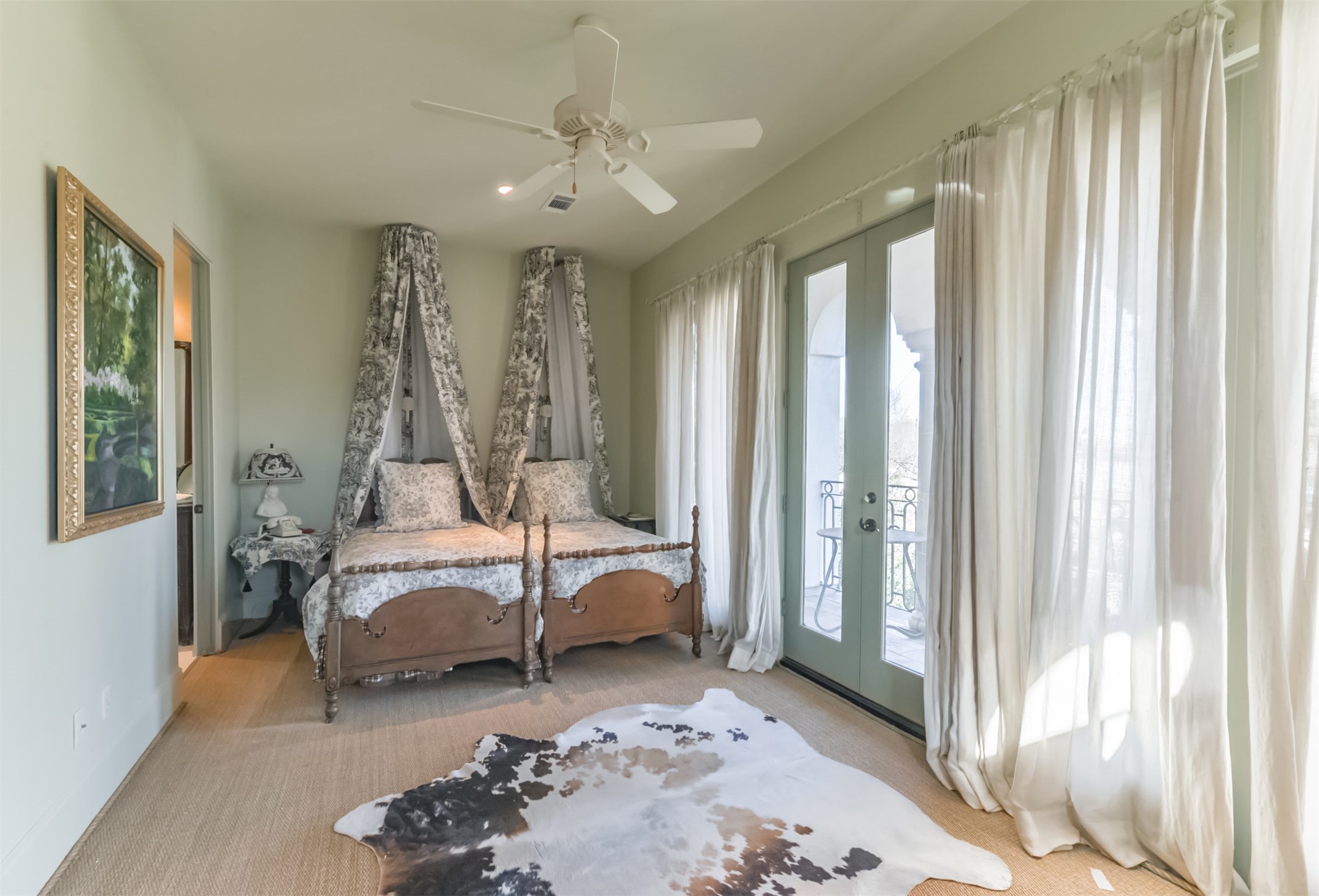 If you have additional questions regarding 2712 Ferndale Street  in Houston or would like to tour the property with us call 800-660-1022 and reference MLS# 5247274.