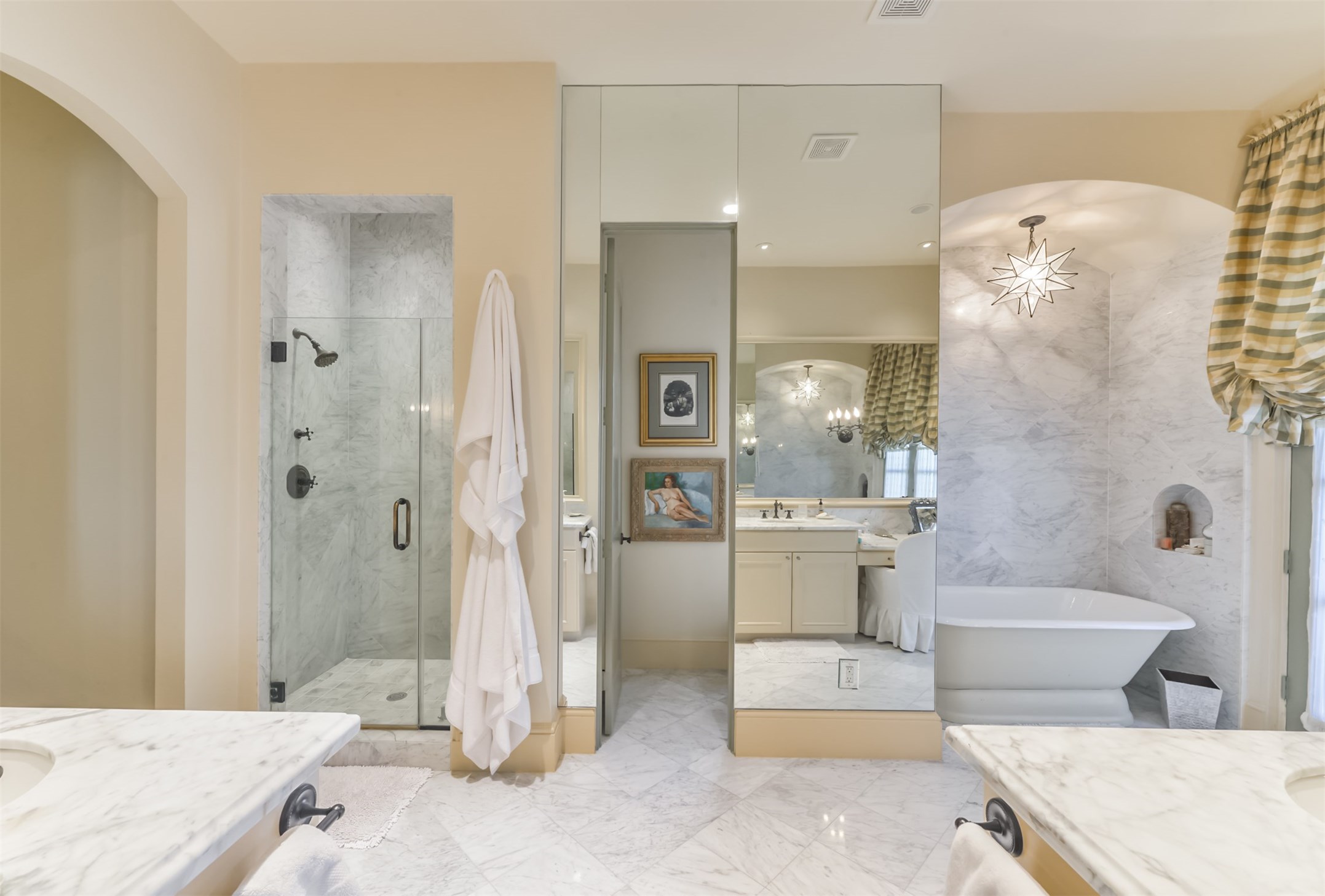 Elegant master bath with beautiful natural light, soaking tub and dual vanities. - If you have additional questions regarding 2712 Ferndale Street  in Houston or would like to tour the property with us call 800-660-1022 and reference MLS# 5247274.