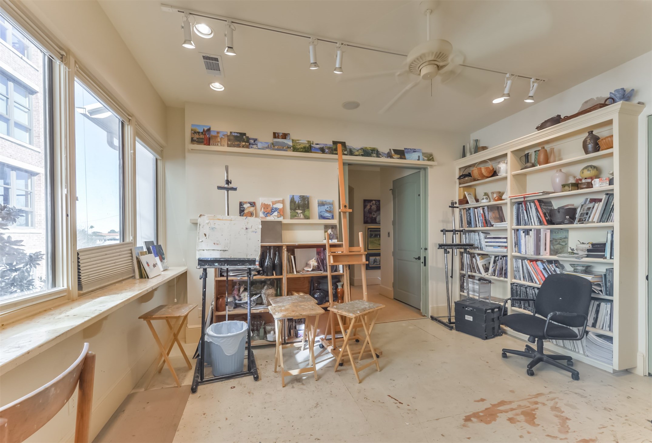 800 square foot work/artist space on third floor. - If you have additional questions regarding 2712 Ferndale Street  in Houston or would like to tour the property with us call 800-660-1022 and reference MLS# 5247274.