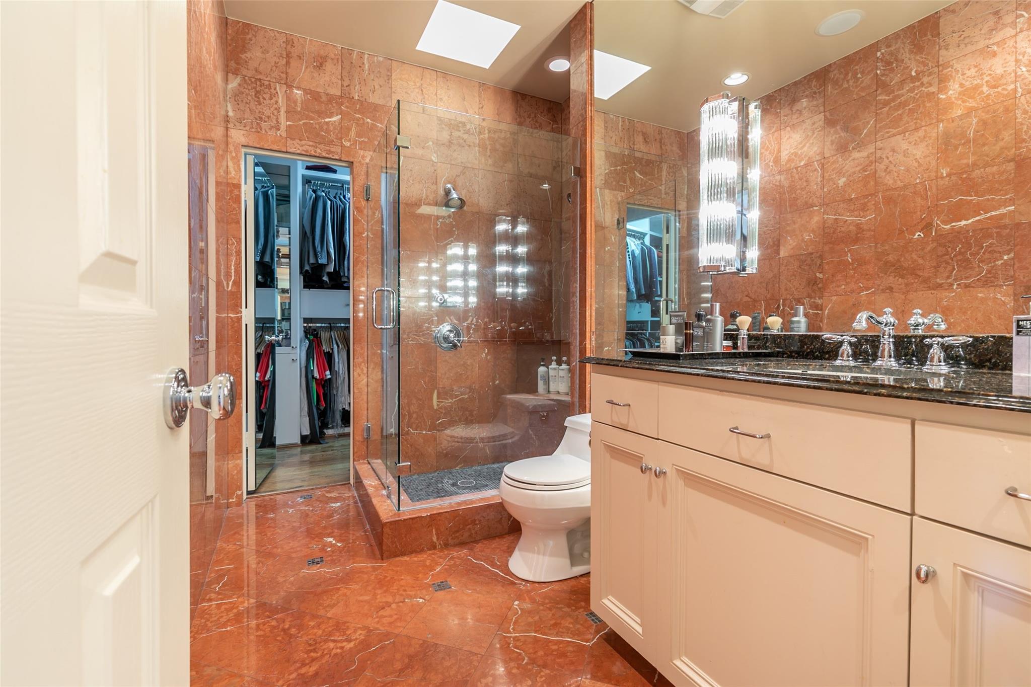 Two master baths means two toilets, two sinks and separate prep areas. - If you have additional questions regarding 3814 Purdue Street  in Houston or would like to tour the property with us call 800-660-1022 and reference MLS# 32310789.