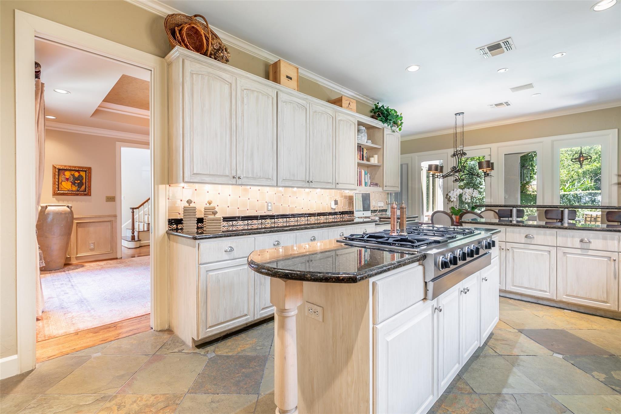 This kitchen is the perfect place to gather, cook and make memories. - If you have additional questions regarding 3814 Purdue Street  in Houston or would like to tour the property with us call 800-660-1022 and reference MLS# 32310789.