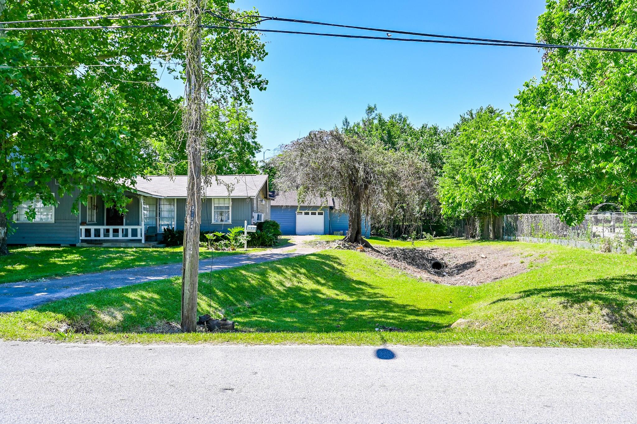 THIS INCREDIBLE LOT SITS ACROSS THE FARMER'S MARKET HELD EVERY SATURDAY FROM 9am to 1pm IN THE HEARTH OF HOUSTON. GREAT ENERGY IN ALL DIRECTIONS - If you have additional questions regarding 1610 W 21st Street  in Houston or would like to tour the property with us call 800-660-1022 and reference MLS# 20416655.
