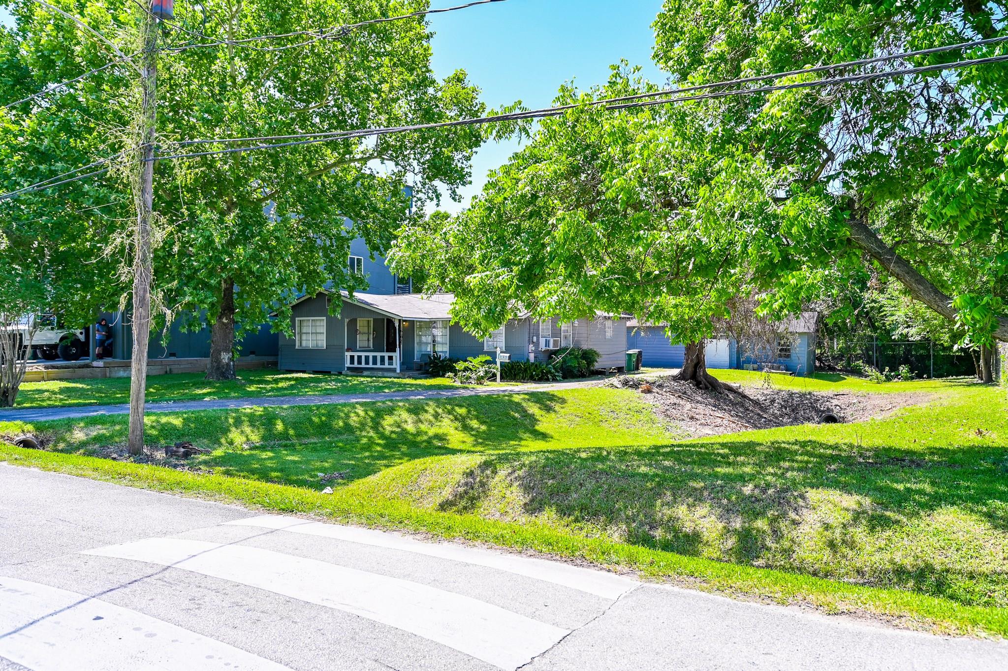 1610 W 21st Street Street Houston TX 77008