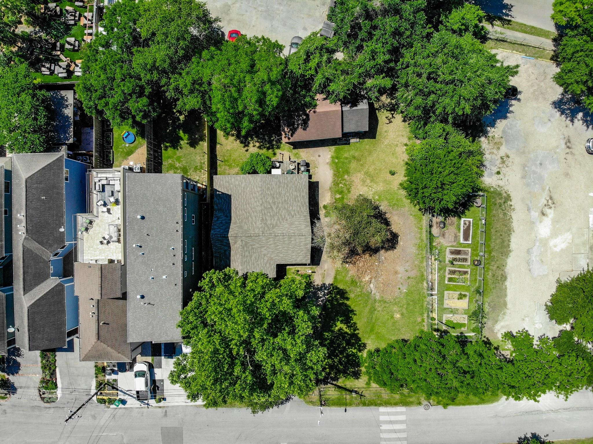 DIRECTLY DOWN FROM TC JESTER, ELLA, 18TH STREET. IN THE HEART OF HOUSTON. UNRESTRICTED LOT. DESIGN YOUR DREAM! - If you have additional questions regarding 1610 W 21st Street  in Houston or would like to tour the property with us call 800-660-1022 and reference MLS# 20416655.