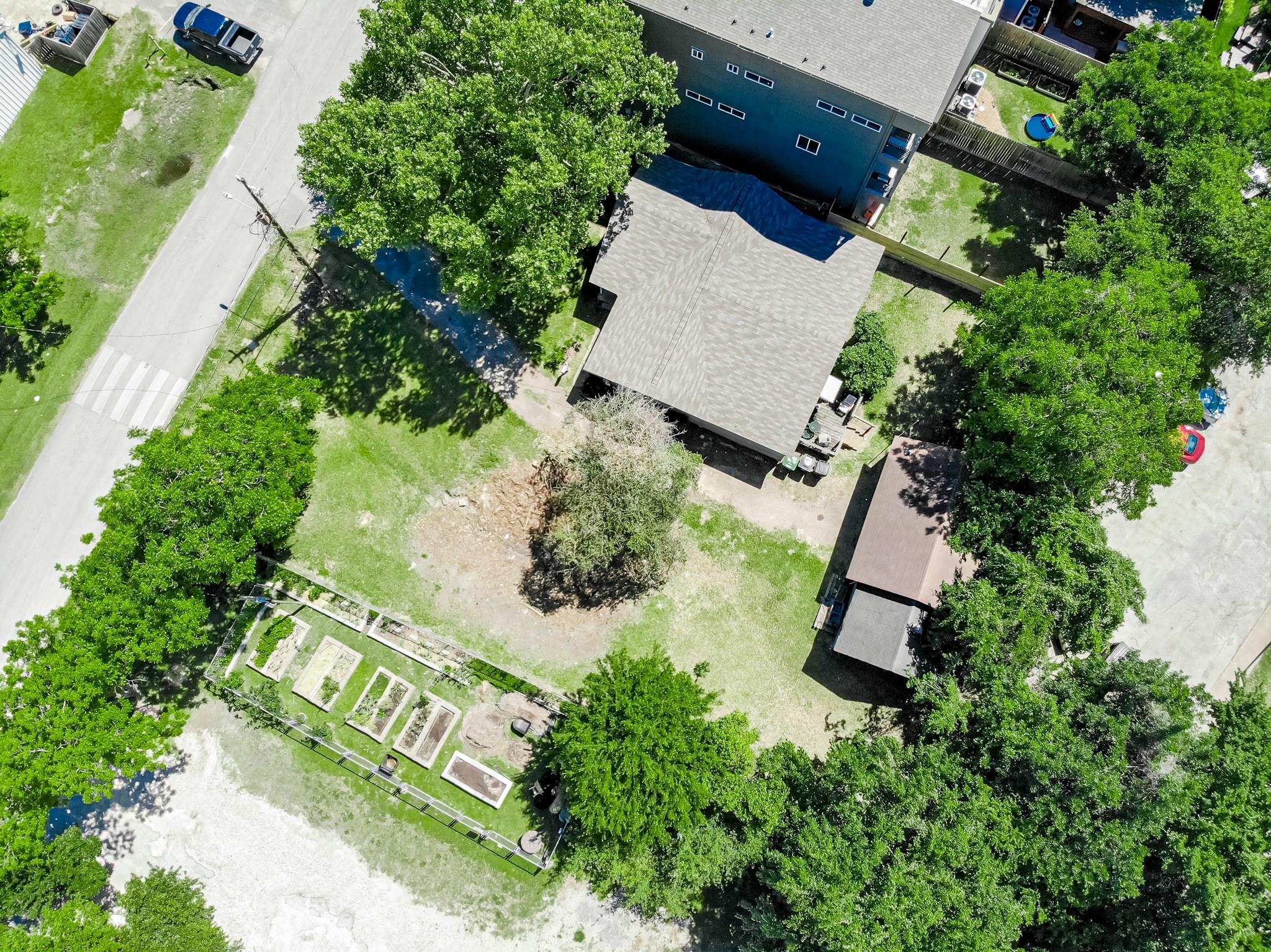 COMMERCIAL, RESIDENTIAL, NAME IT. ALL POSSIBLE! - If you have additional questions regarding 1610 W 21st Street  in Houston or would like to tour the property with us call 800-660-1022 and reference MLS# 20416655.