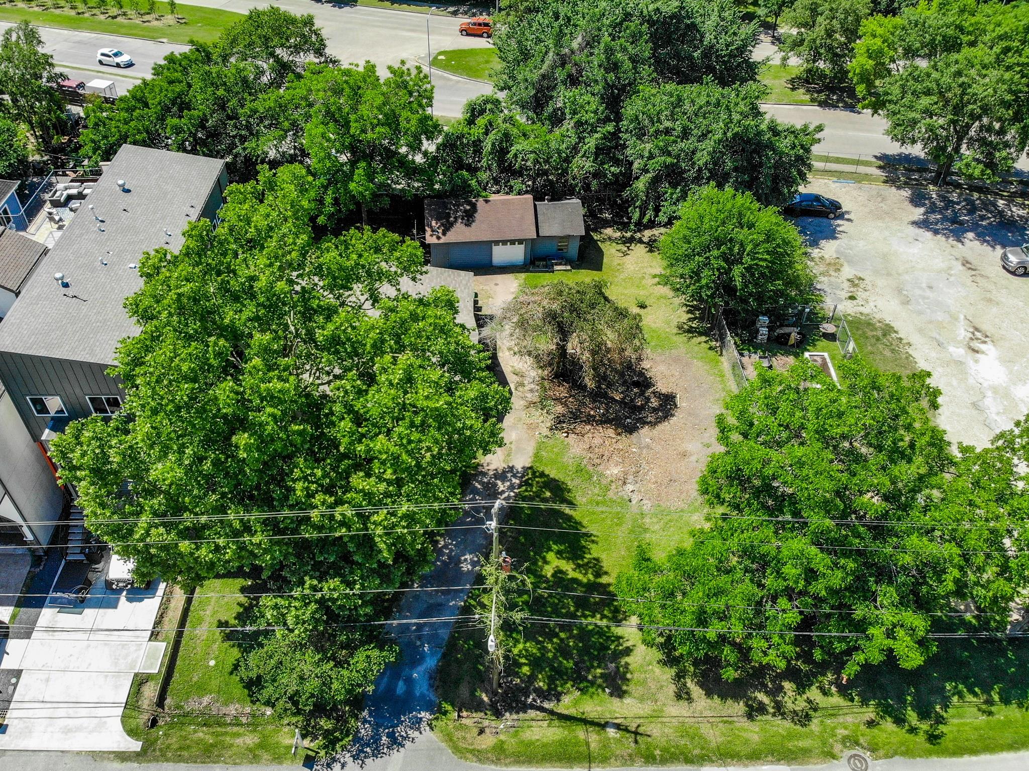 THIS LOT IS NOT TO BE MISSED OUT ON! ENDLESS OPPORTUNITIES AWAIT! - If you have additional questions regarding 1610 W 21st Street  in Houston or would like to tour the property with us call 800-660-1022 and reference MLS# 20416655.