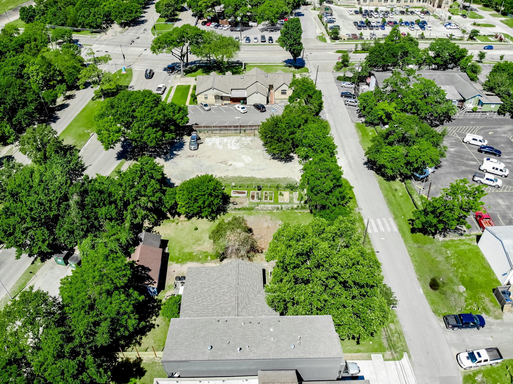 EASY ACCESS TO ALL MAJOR FREEWAYS, BACK STREETS, PARKS, ENTERTAINMENT, GROCERY STORES, RESTAURANTS, BREWERY'S IN THE HEART OF HEIGHTS/SHADY ACRES. FIRST TIME AVAILABLE SINCE THE 40'S! DON'T MISS THE OPPORTUNITY! - If you have additional questions regarding 1610 W 21st Street  in Houston or would like to tour the property with us call 800-660-1022 and reference MLS# 20416655.